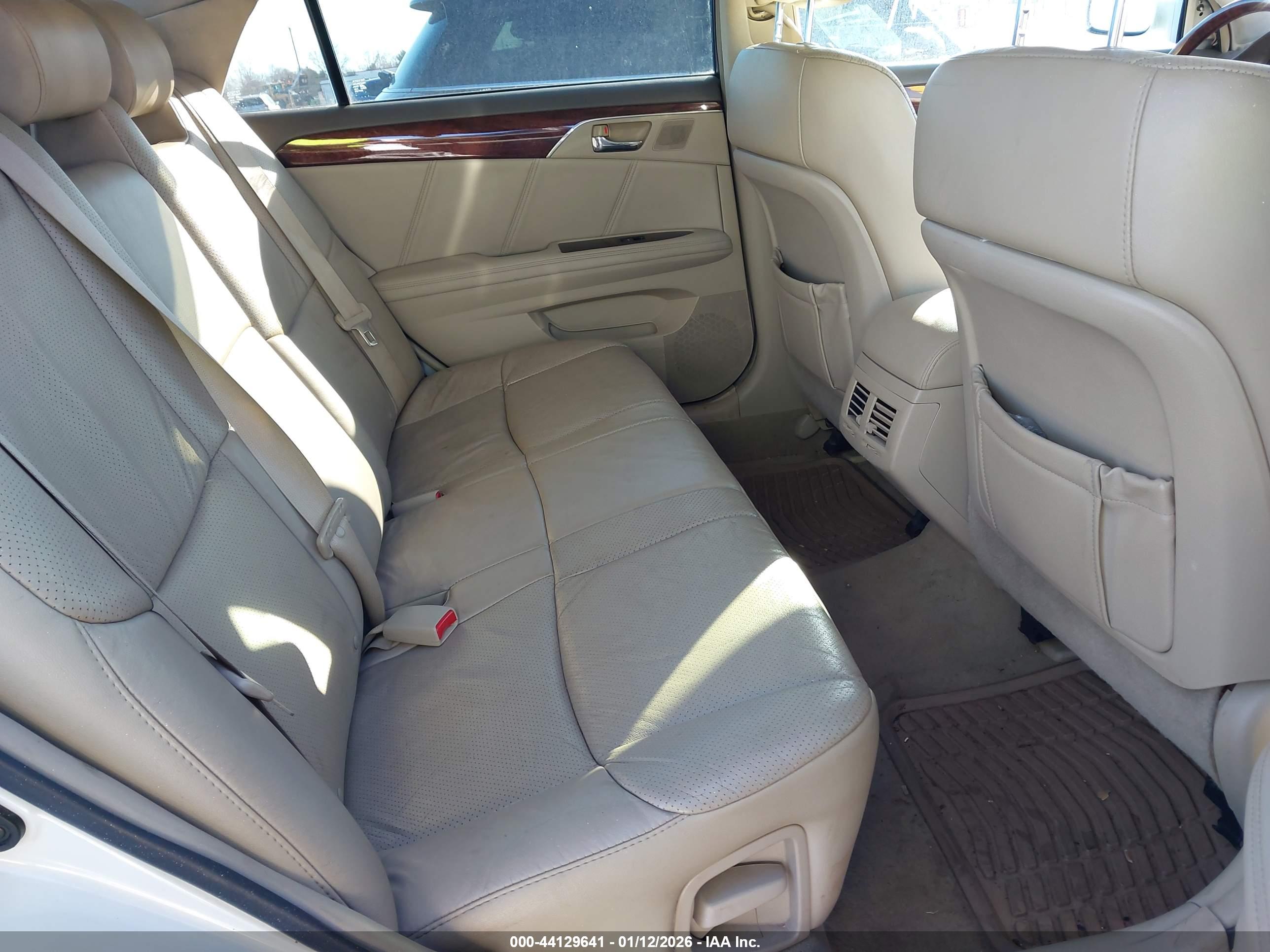 TOYOTA AVALON image 8