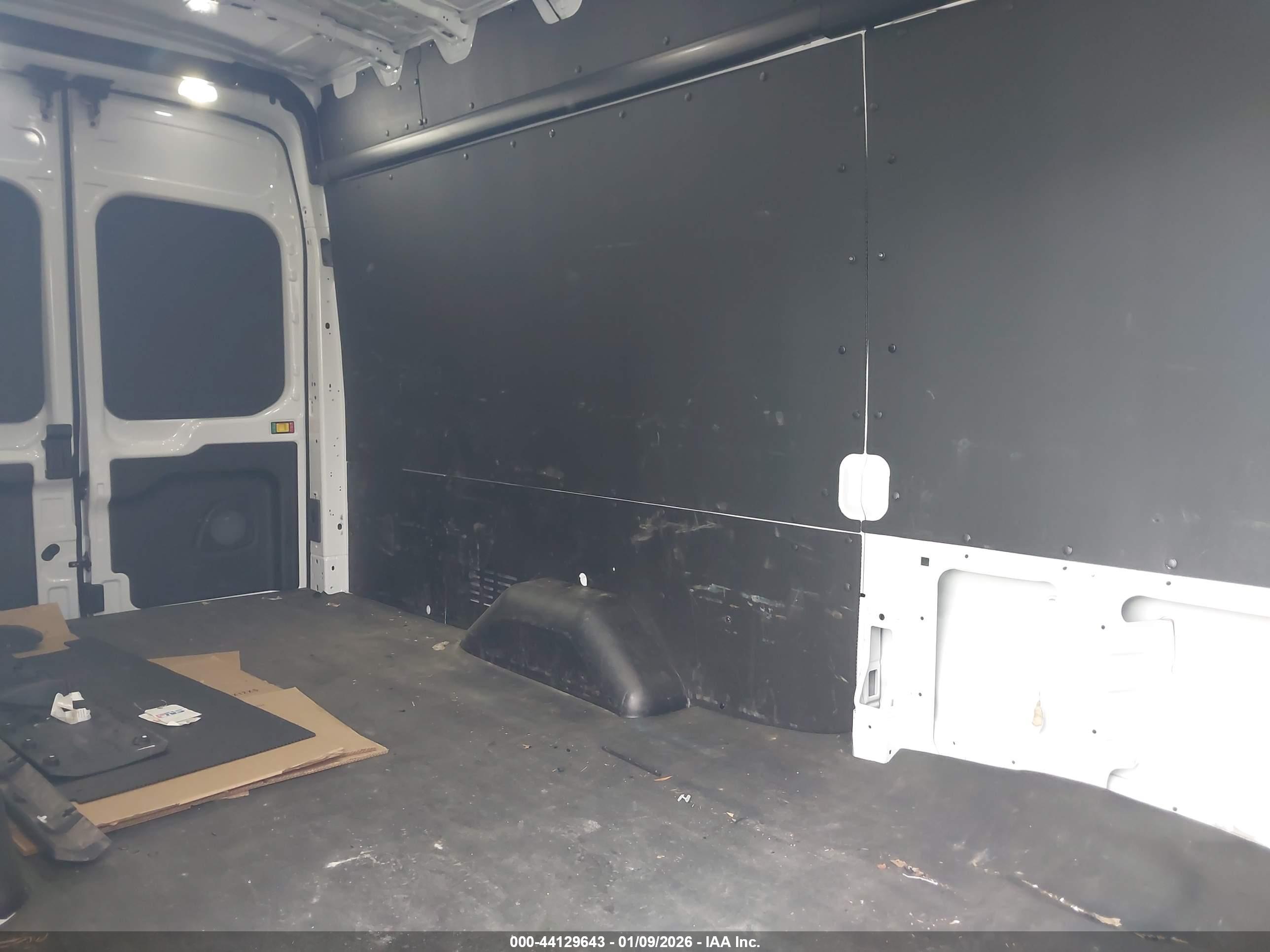 FORD TRANSIT-250 image 8