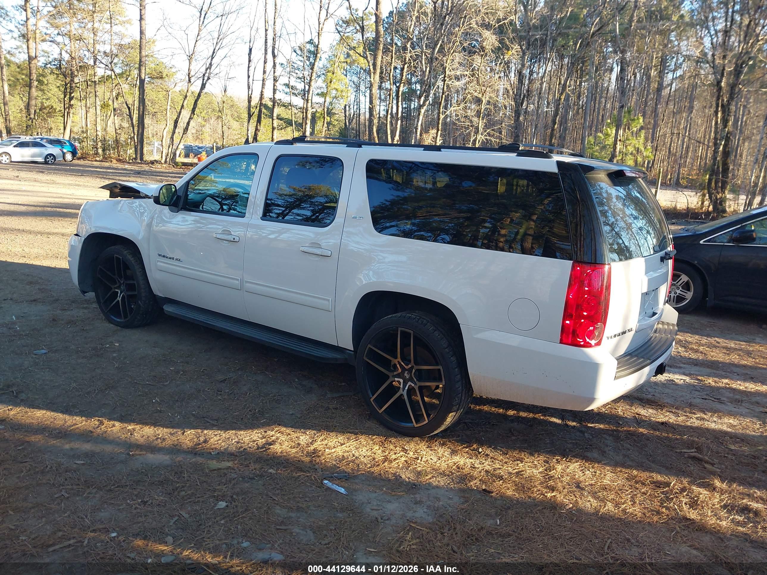 GMC YUKON image 3