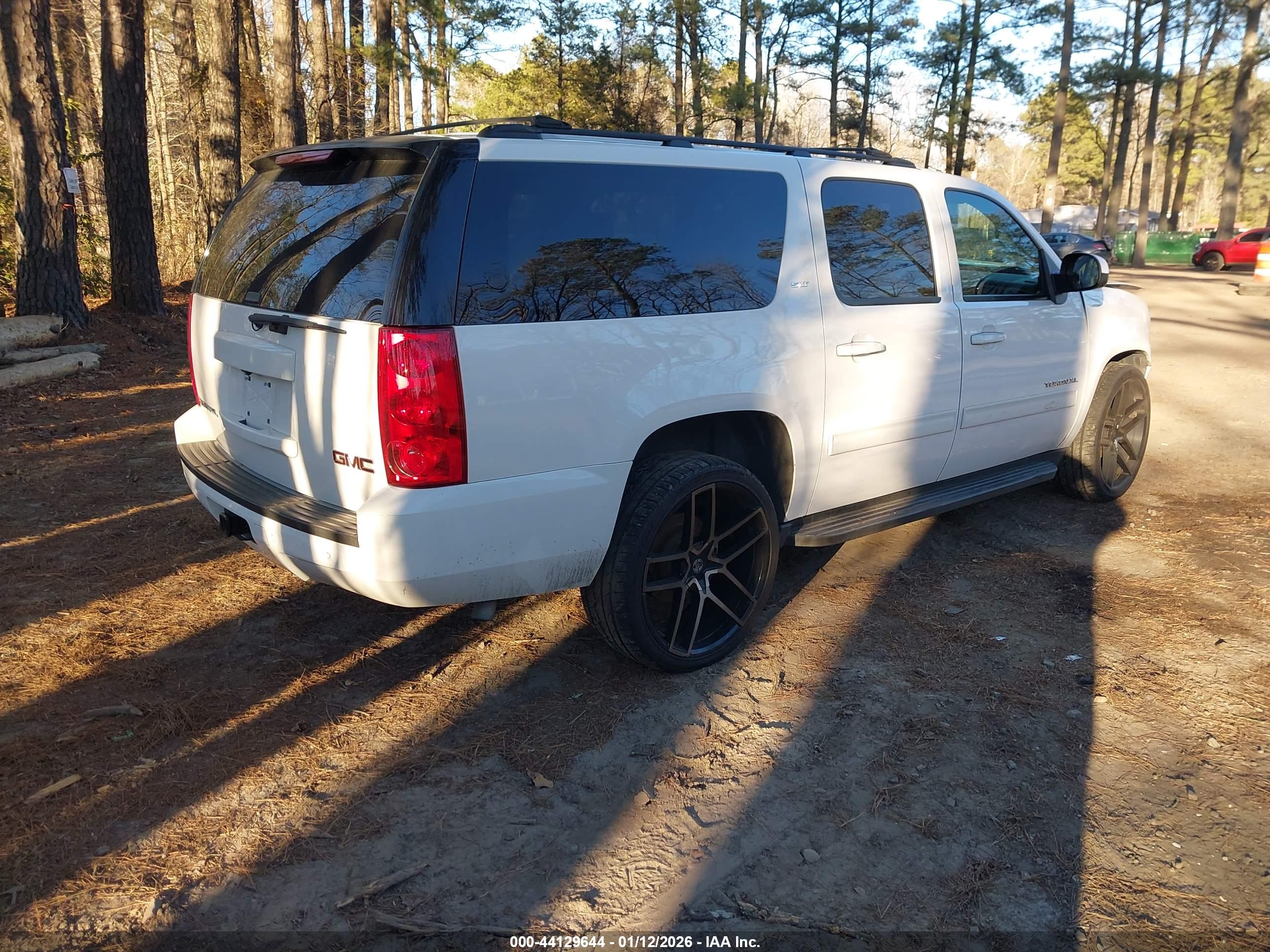 GMC YUKON image 4