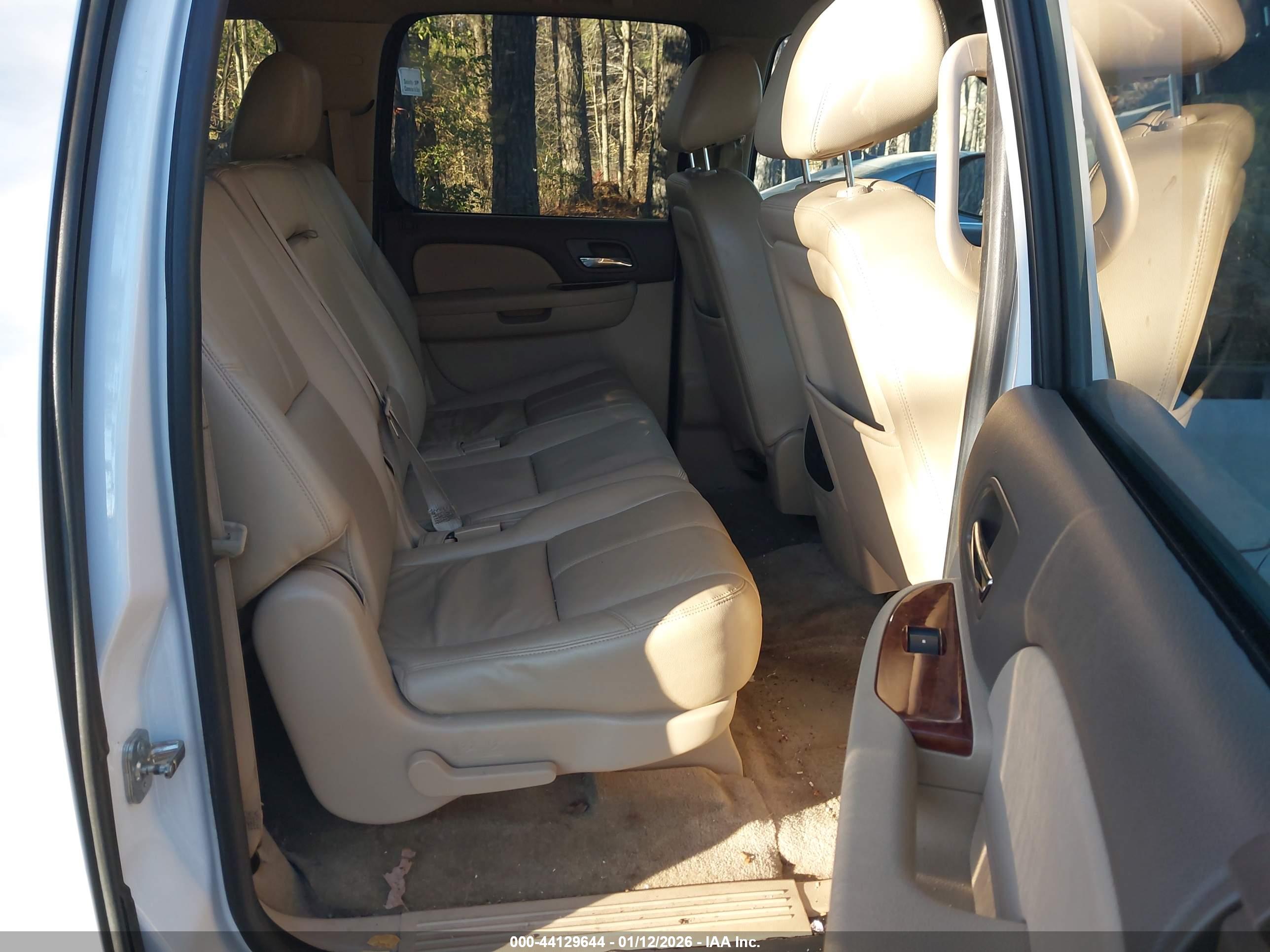 GMC YUKON image 8