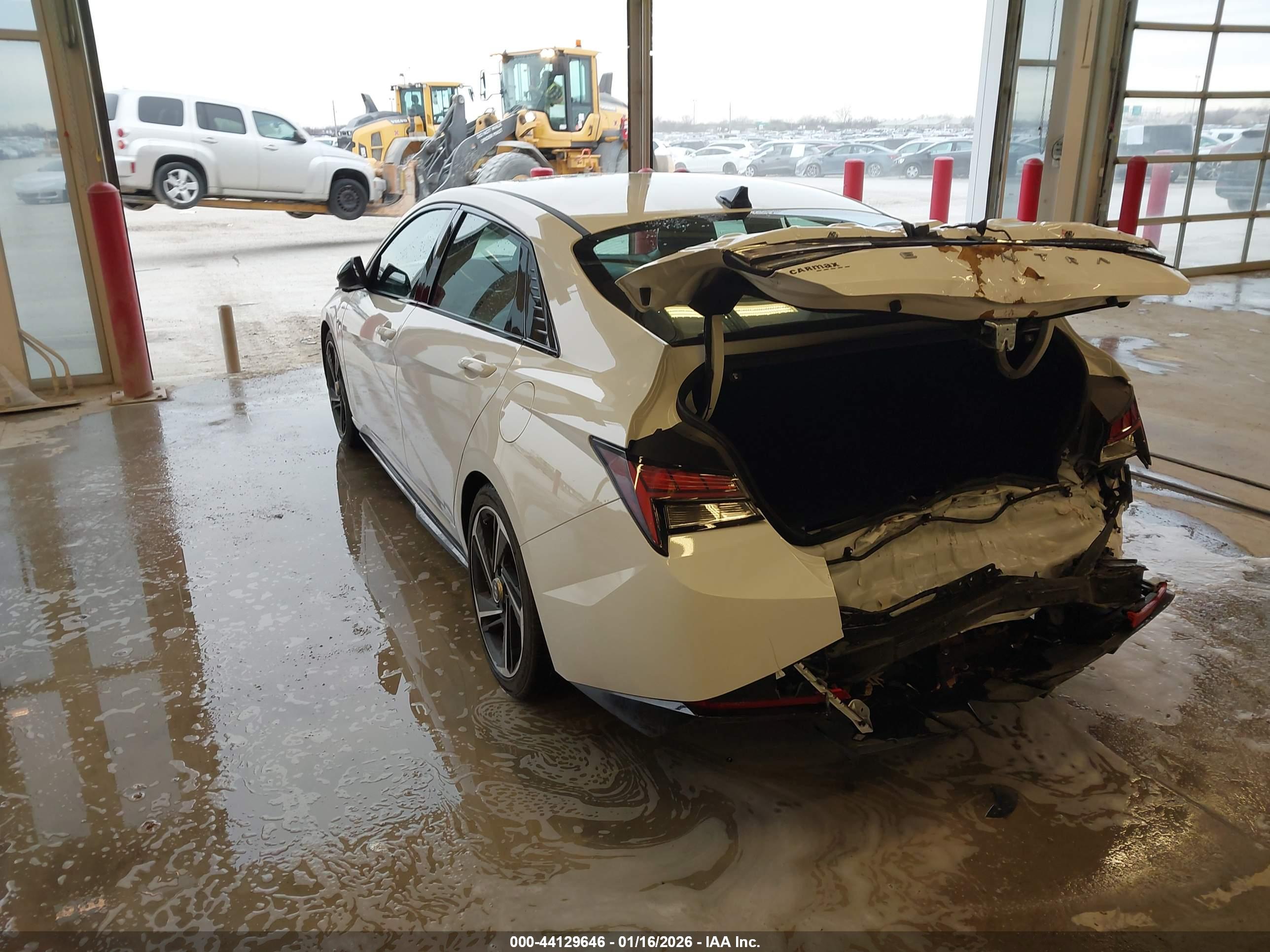 HYUNDAI ELANTRA image 3