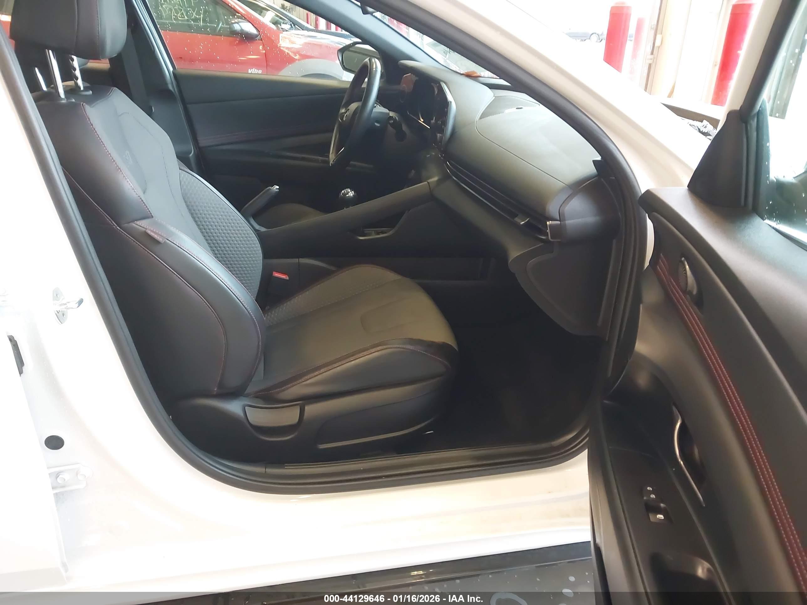 HYUNDAI ELANTRA image 5