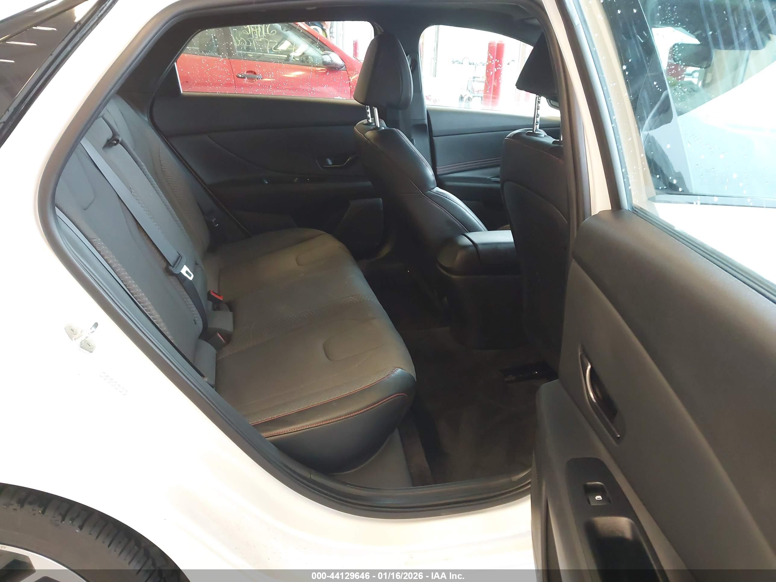 HYUNDAI ELANTRA image 8