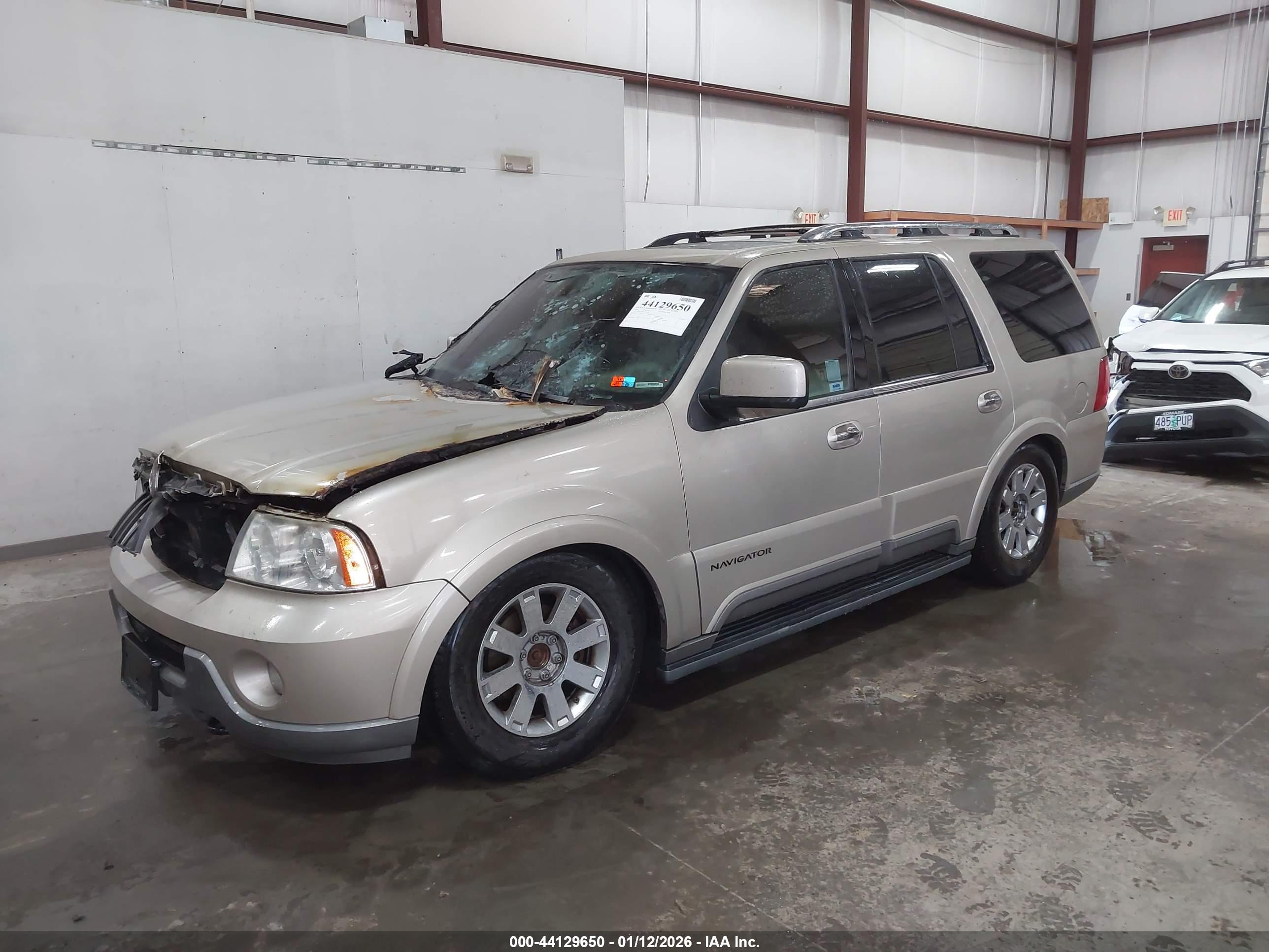 LINCOLN NAVIGATOR image 2