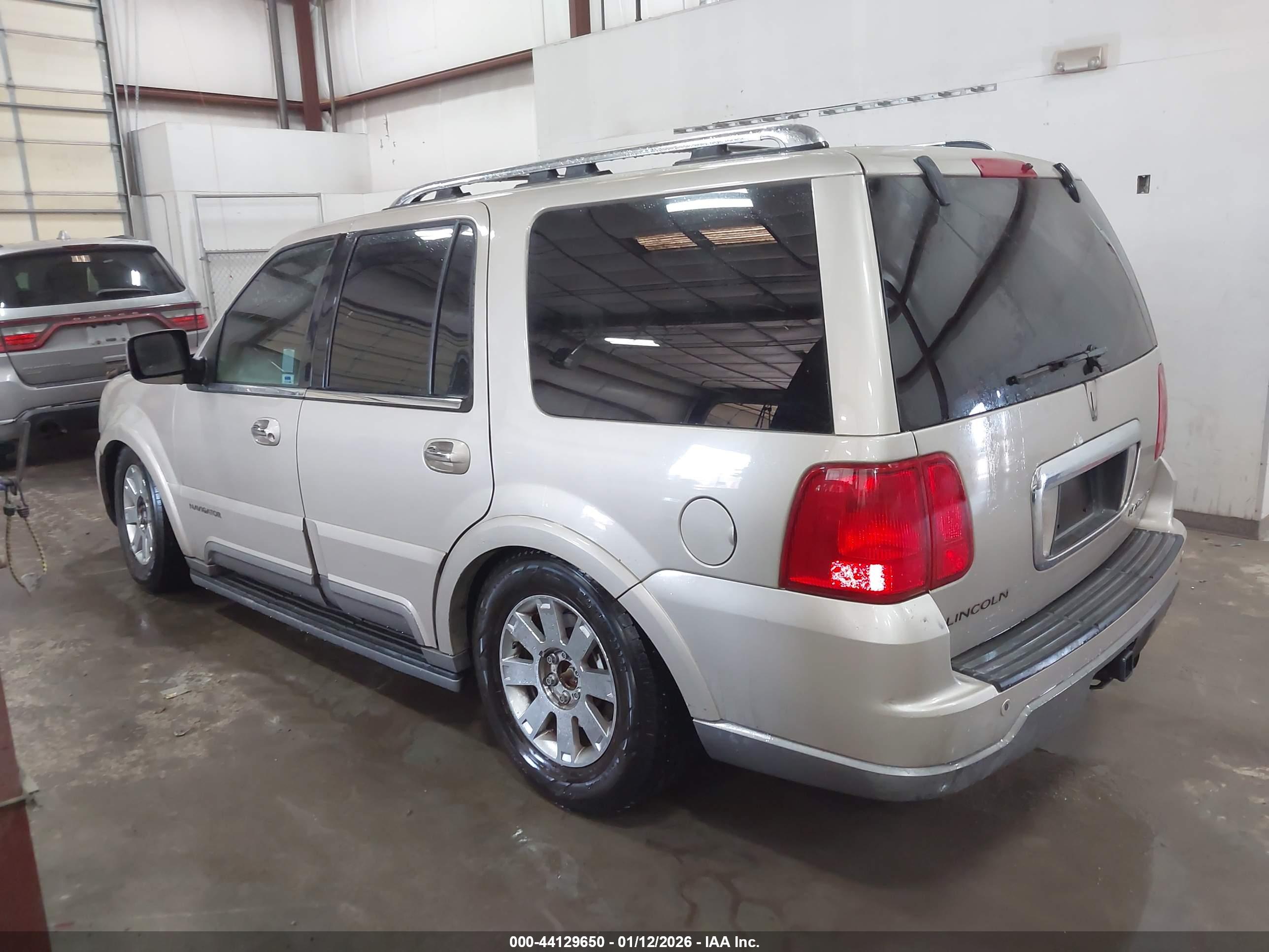 LINCOLN NAVIGATOR image 3