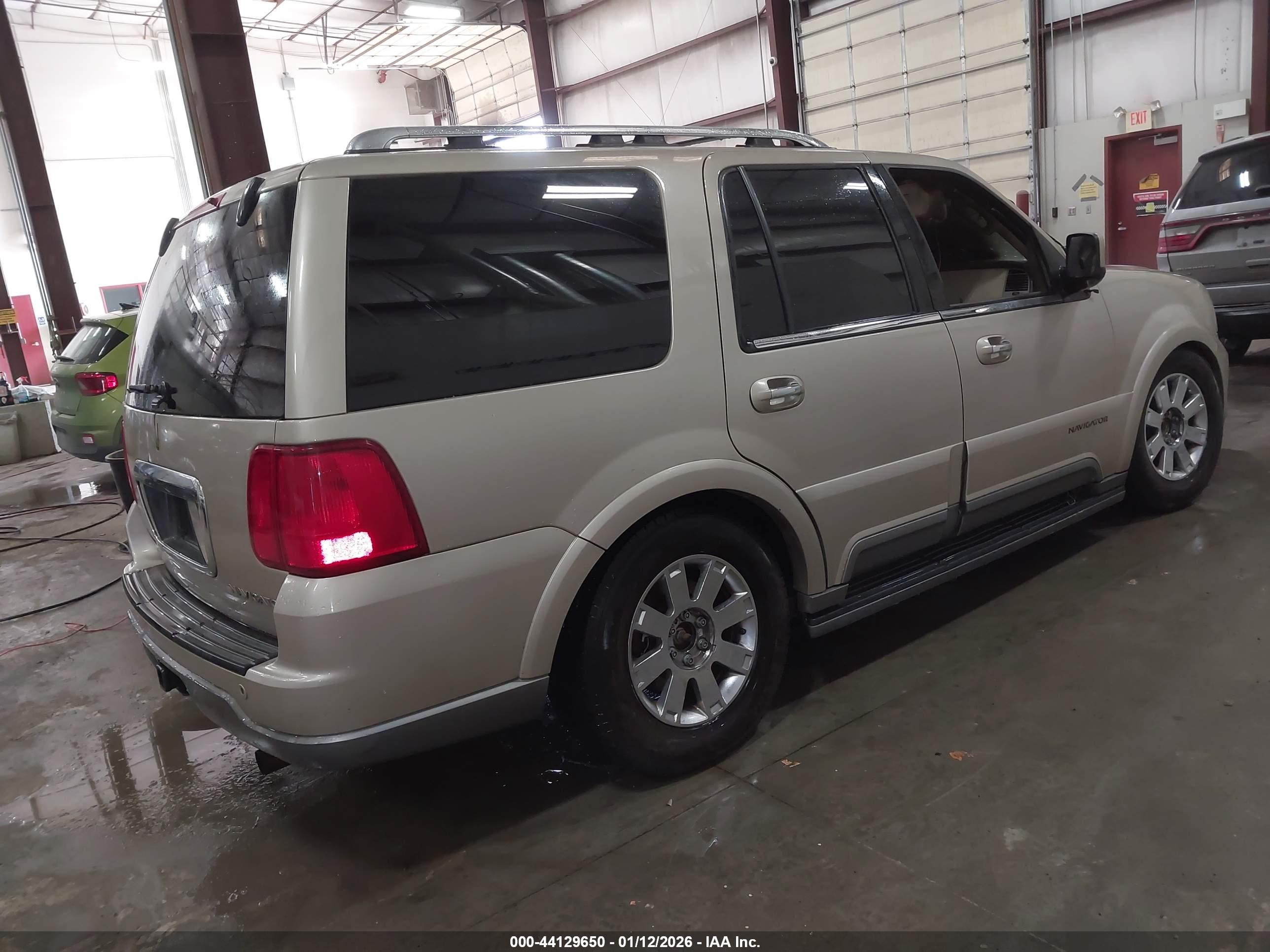 LINCOLN NAVIGATOR image 4