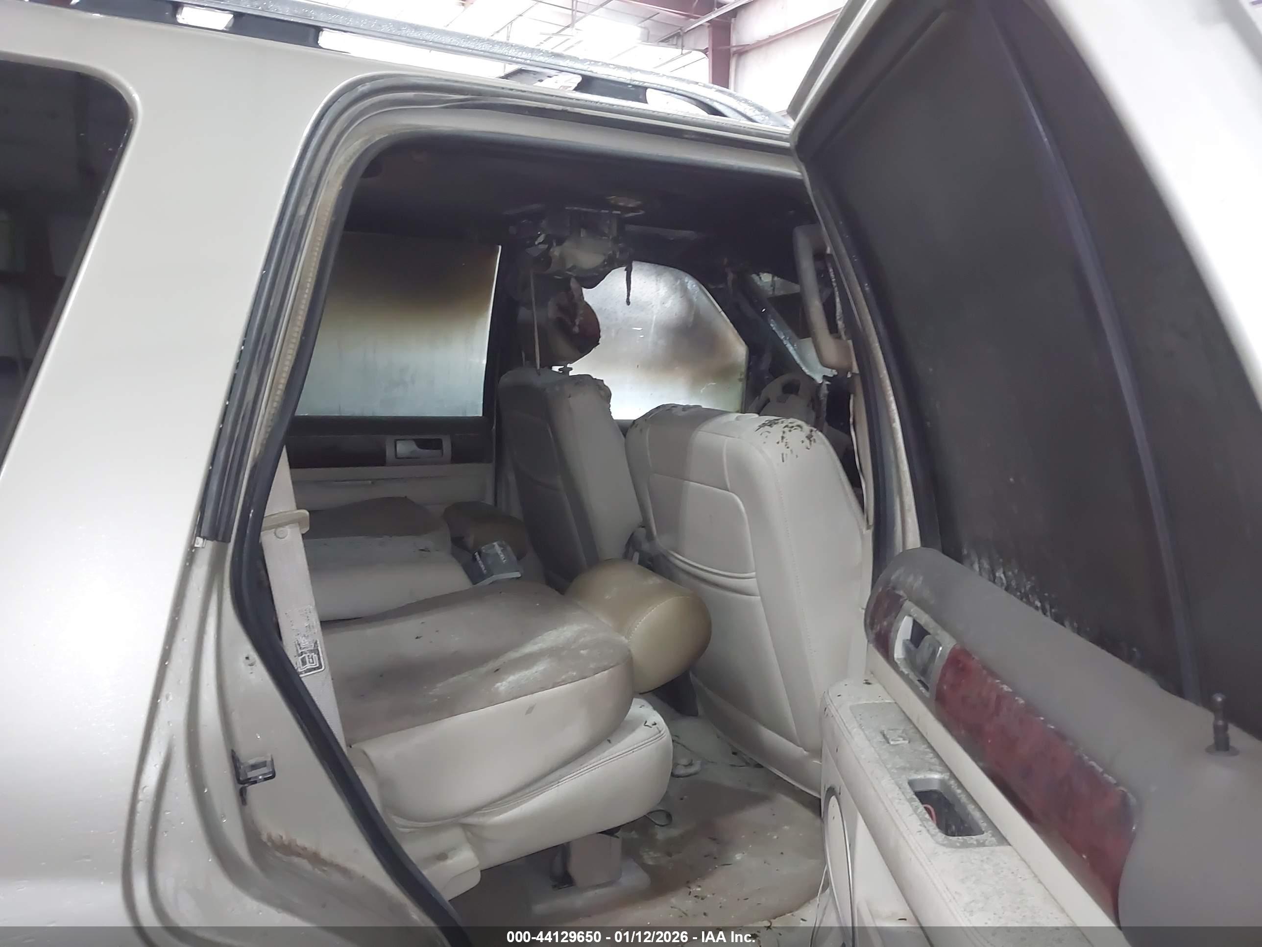 LINCOLN NAVIGATOR image 8