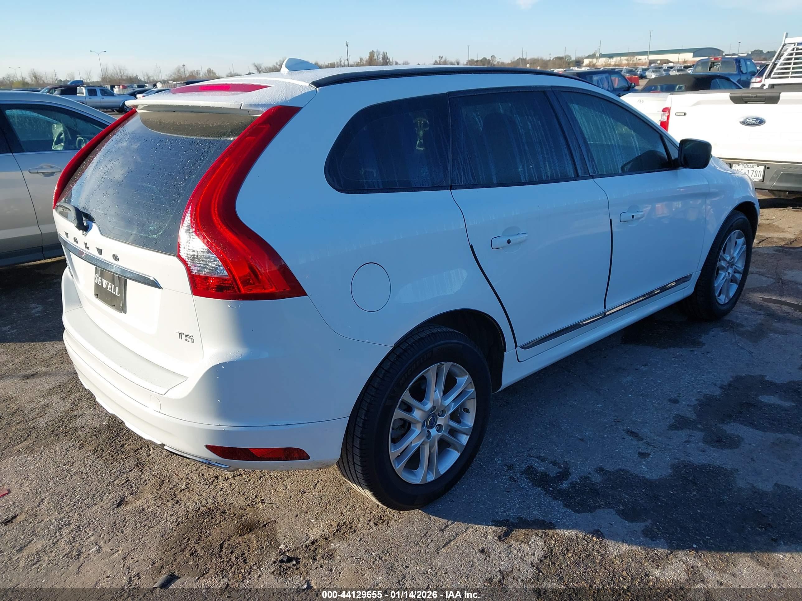 VOLVO XC60 image 4