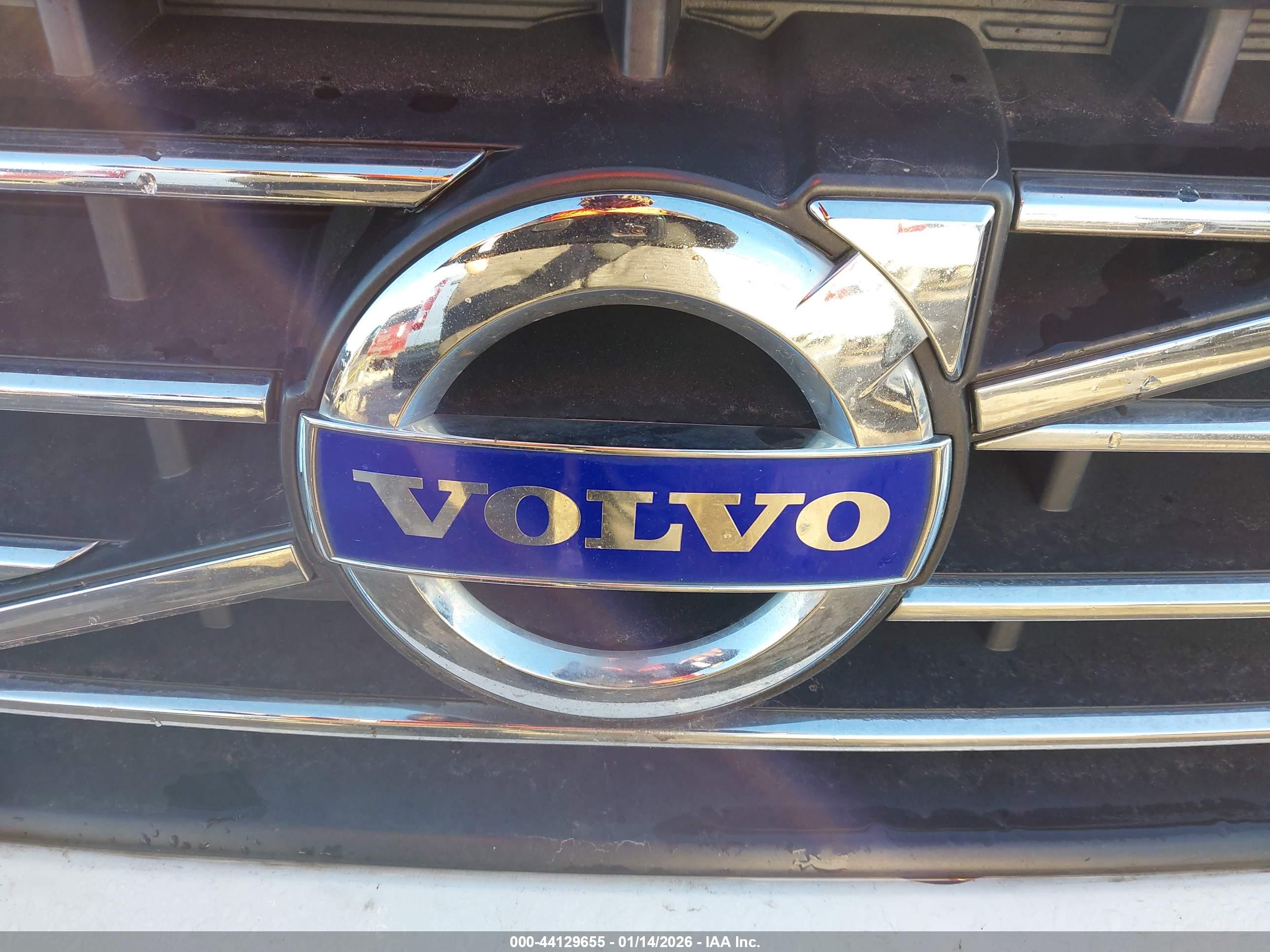 VOLVO XC60 image 6