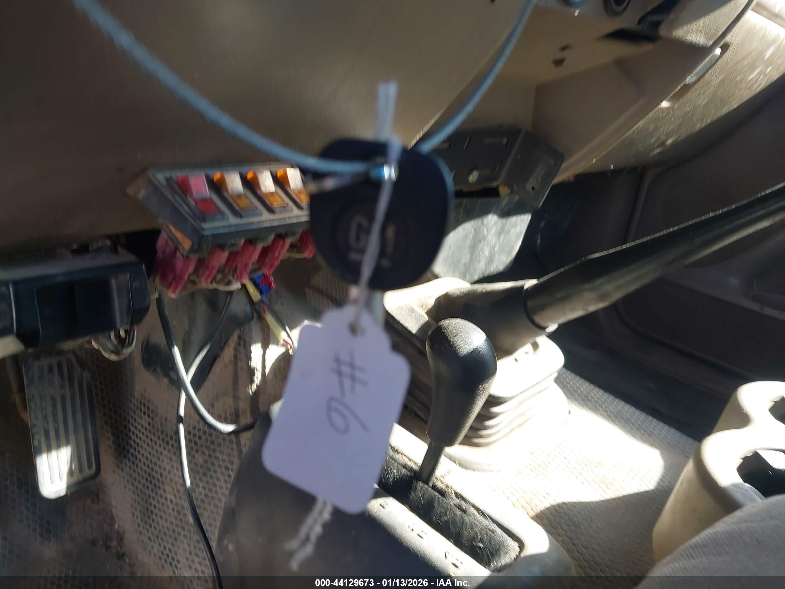 CHEVROLET SILVERADO image 11