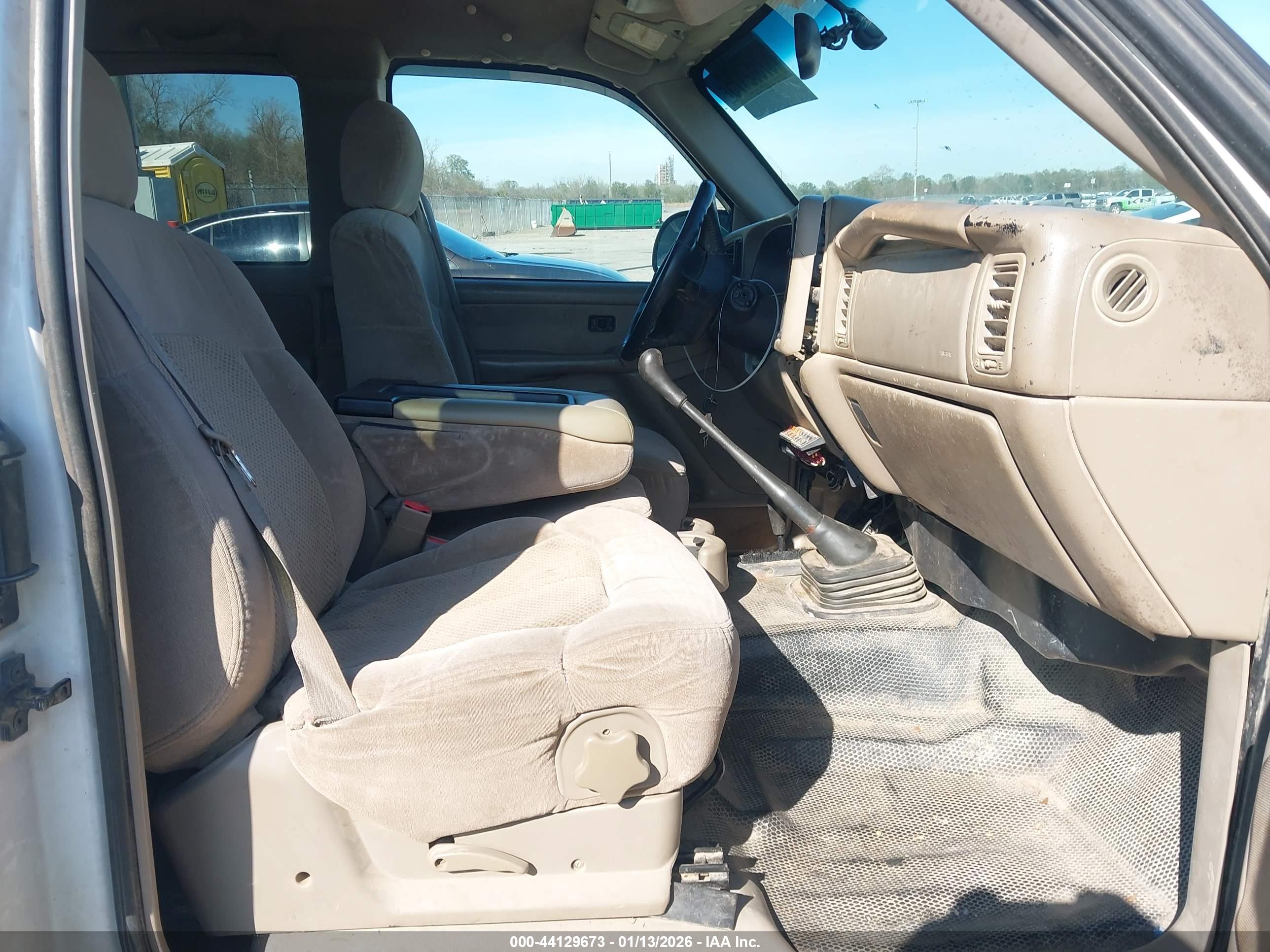 CHEVROLET SILVERADO image 5