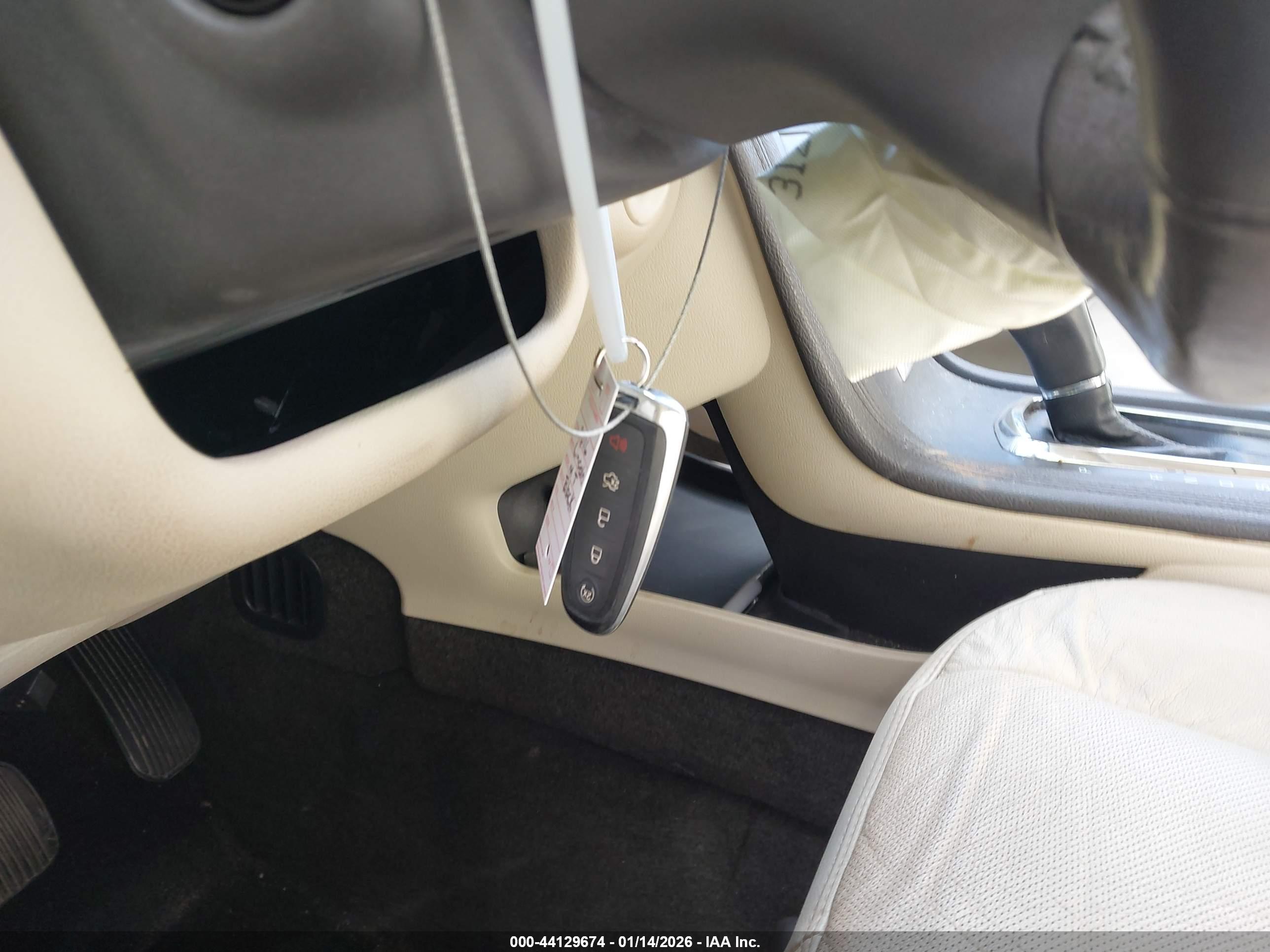 LINCOLN MKT image 11