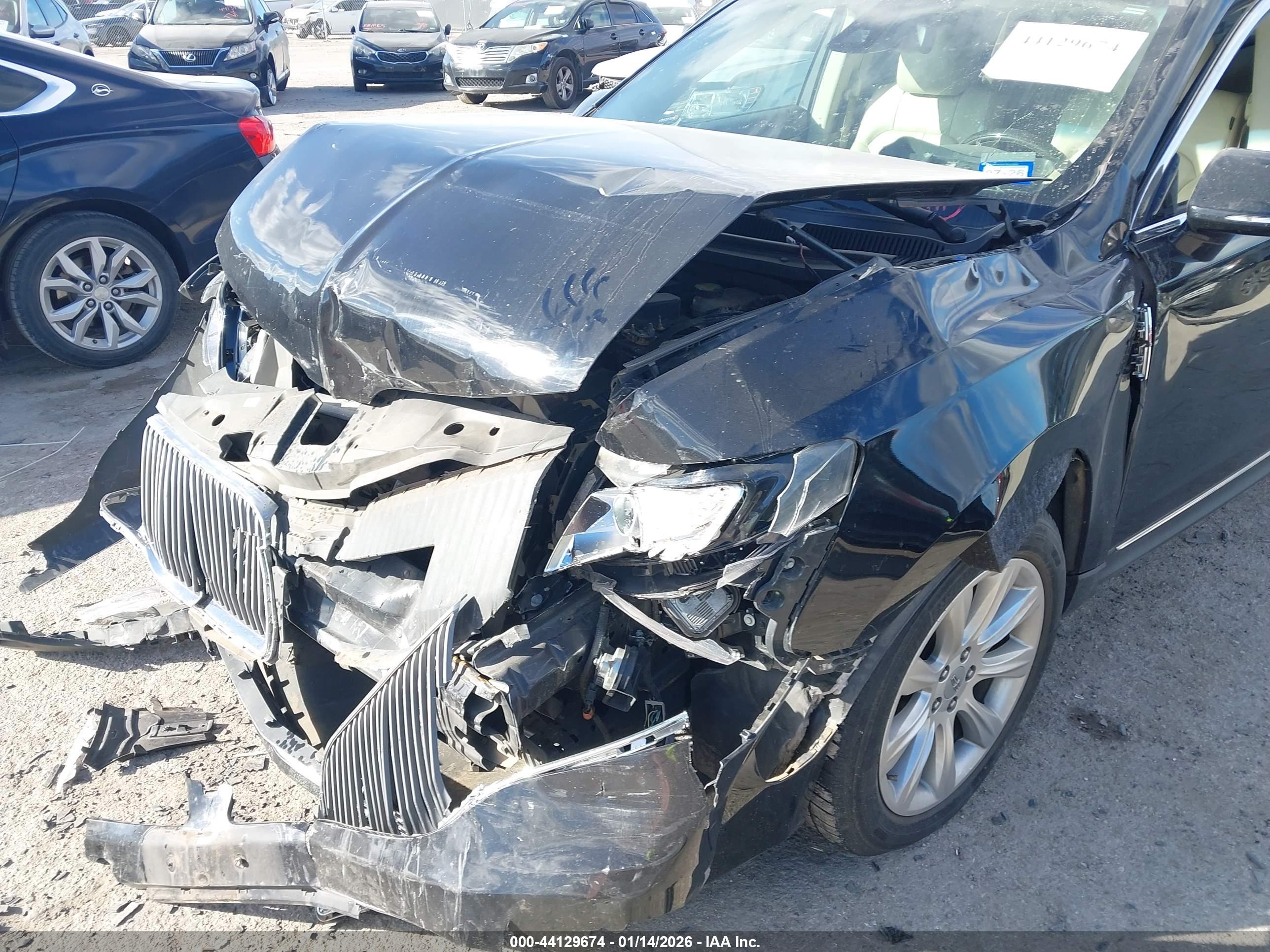 LINCOLN MKT image 6