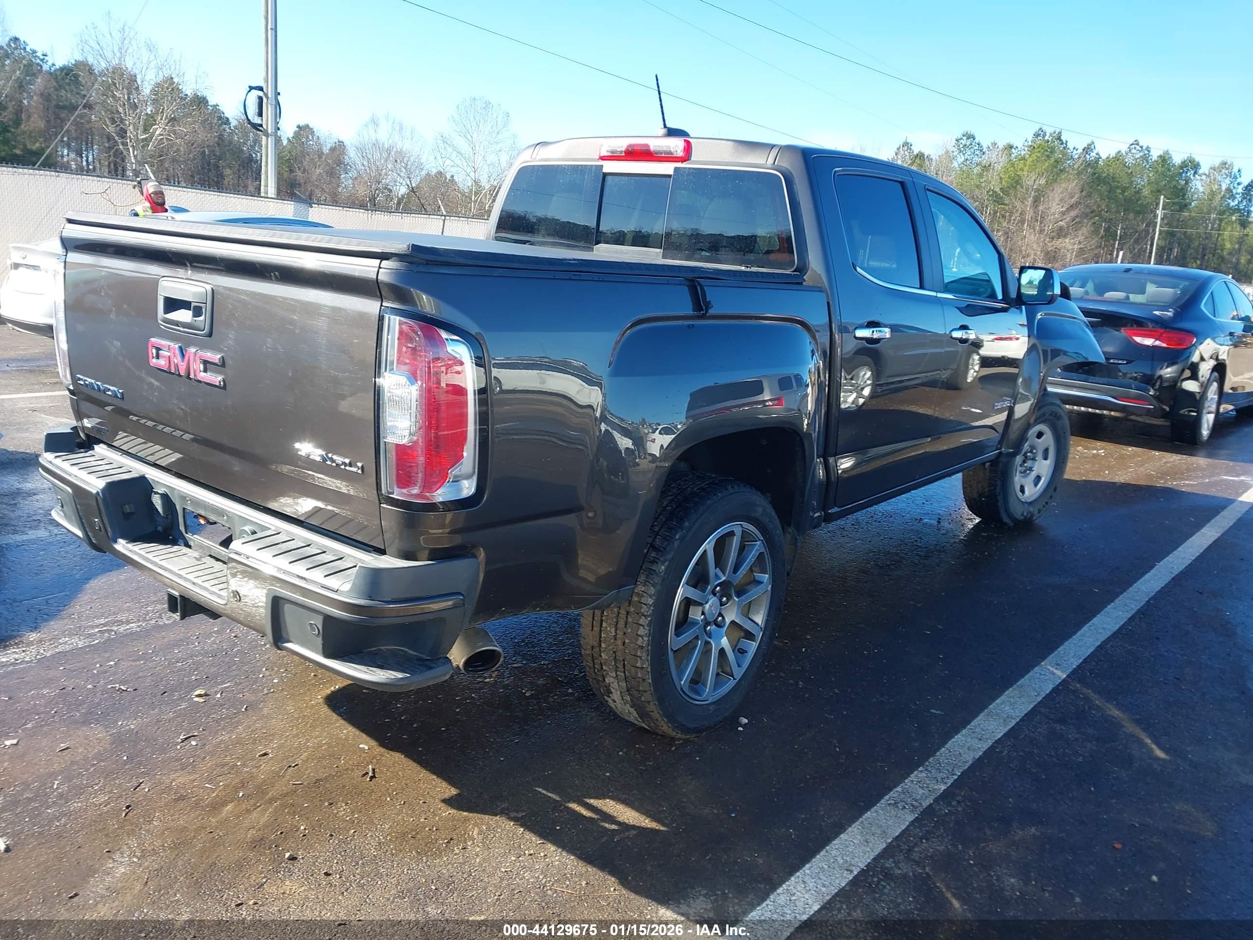 GMC CANYON image 4