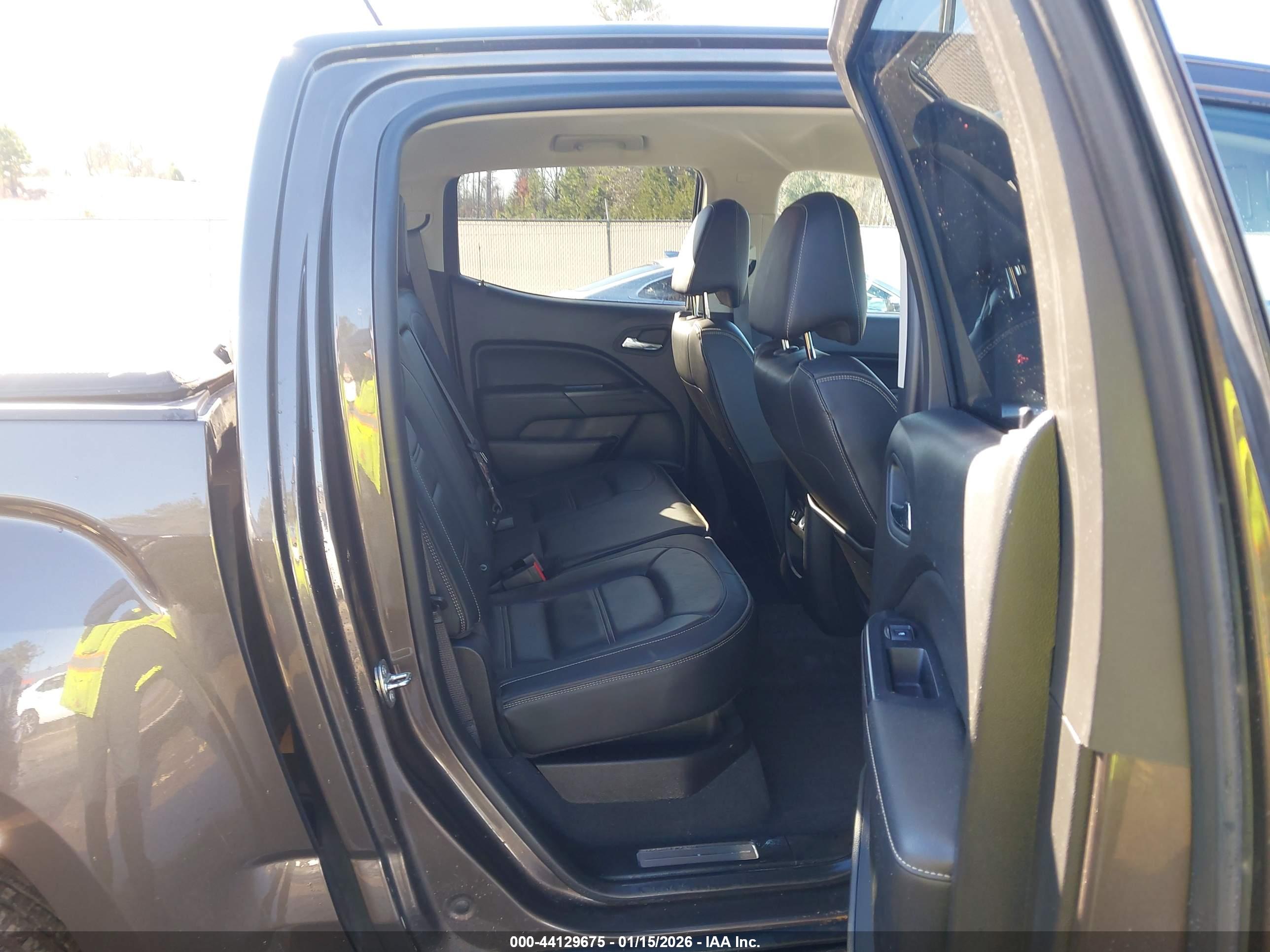 GMC CANYON image 8