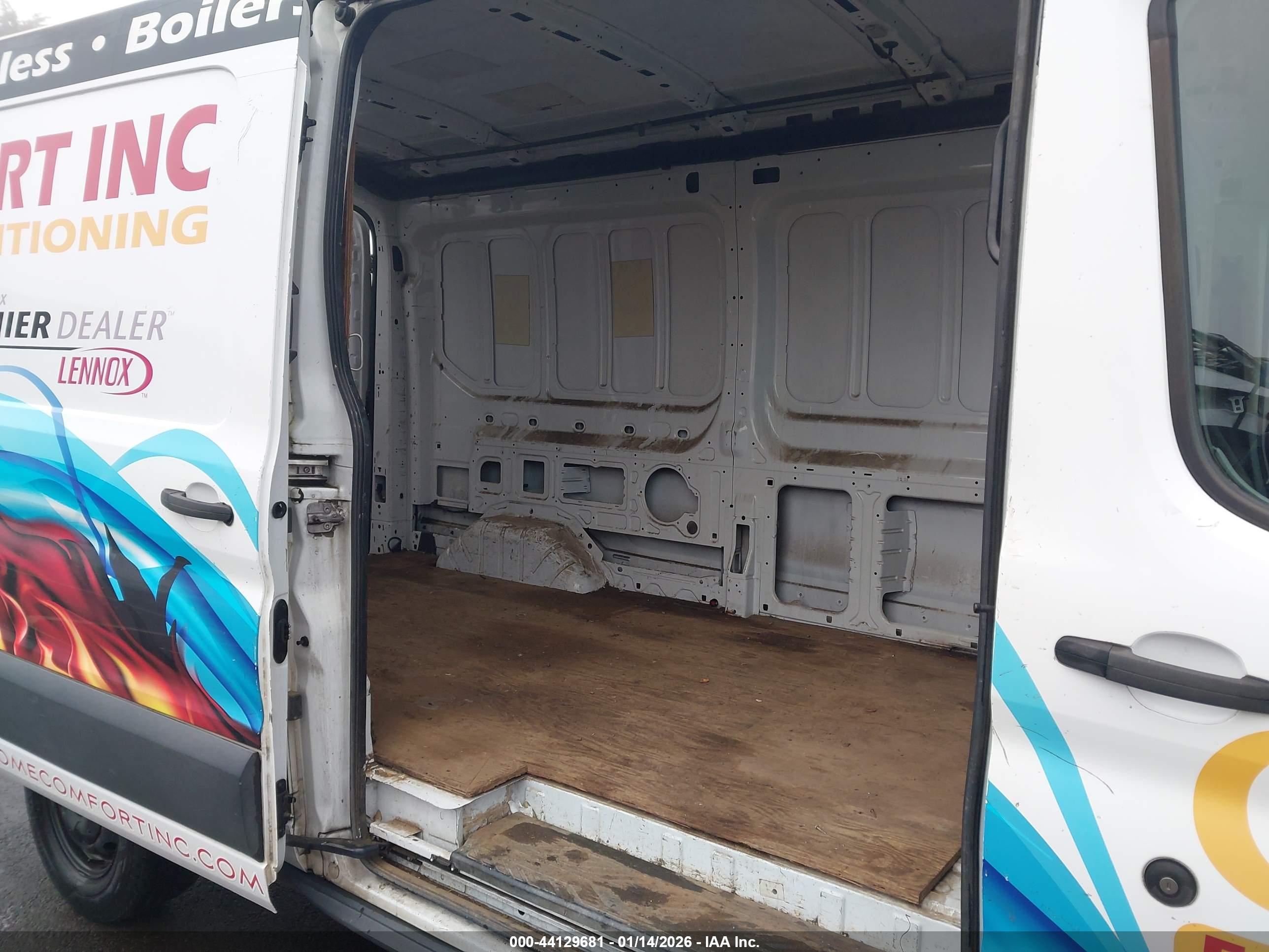 FORD TRANSIT-250 image 8