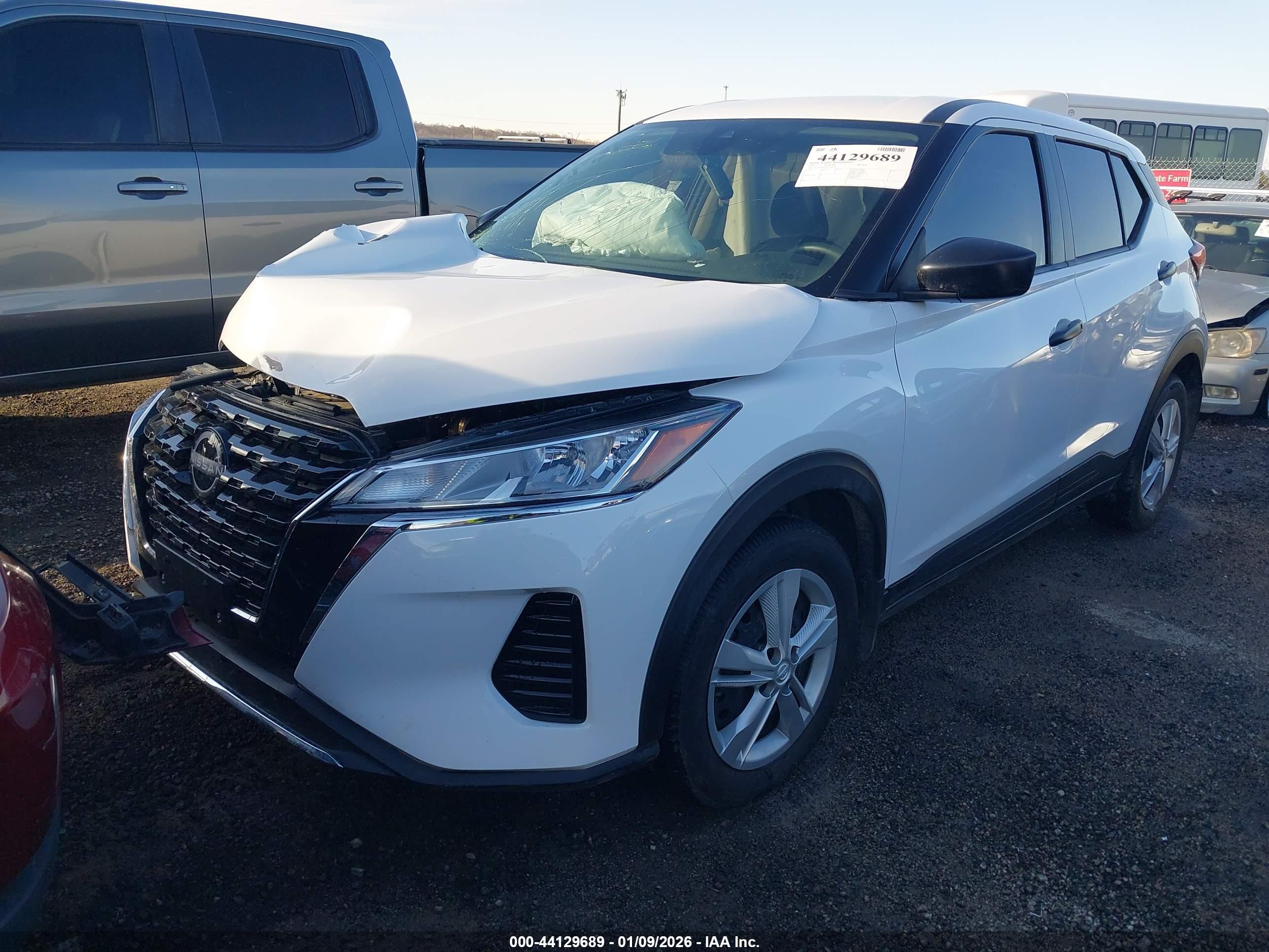 NISSAN KICKS image 2