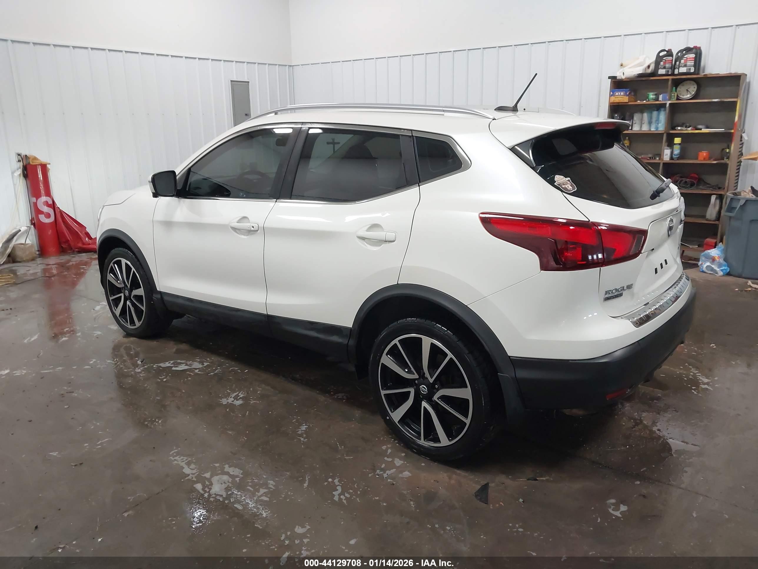 NISSAN ROGUE image 3