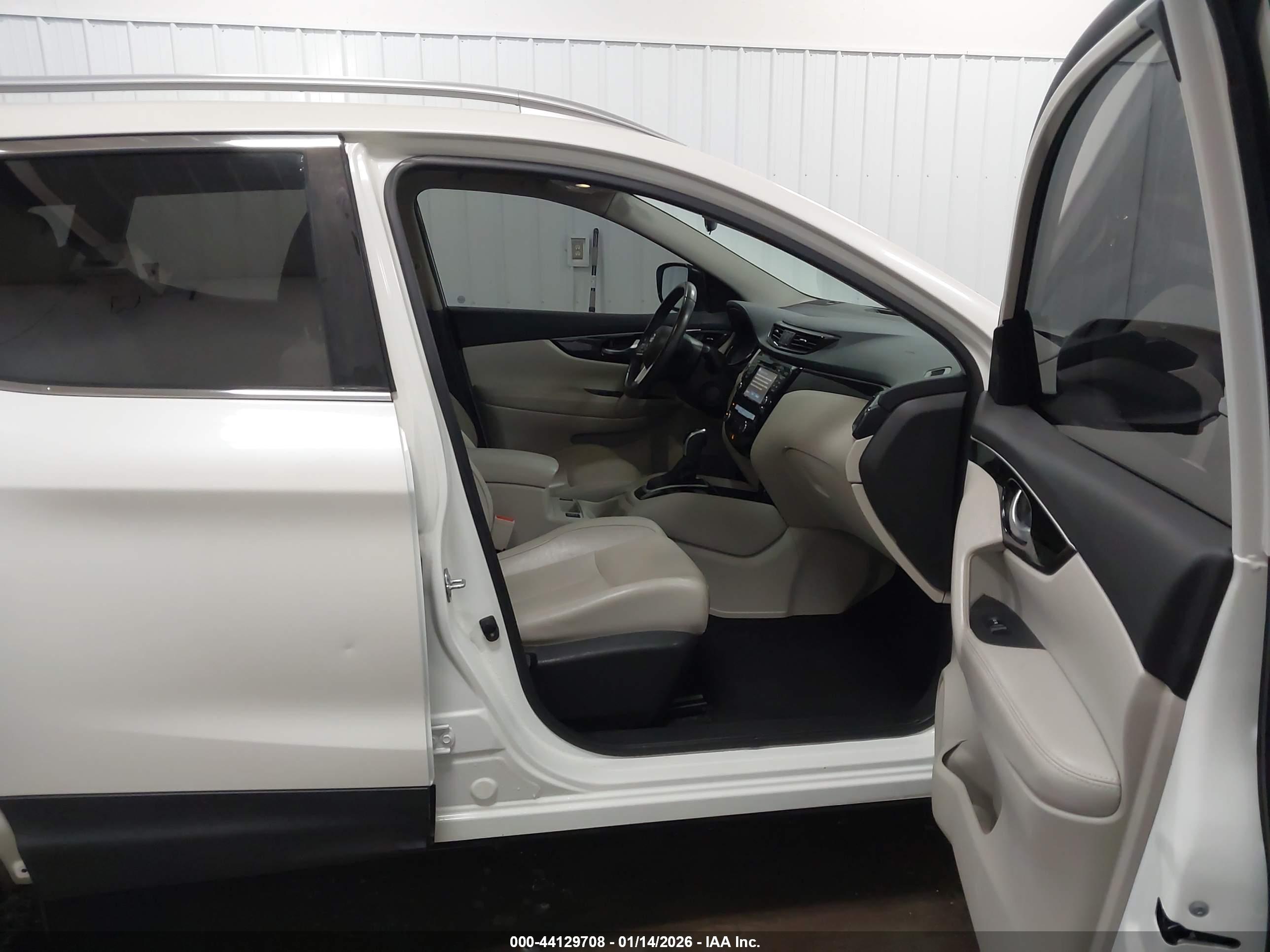 NISSAN ROGUE image 5