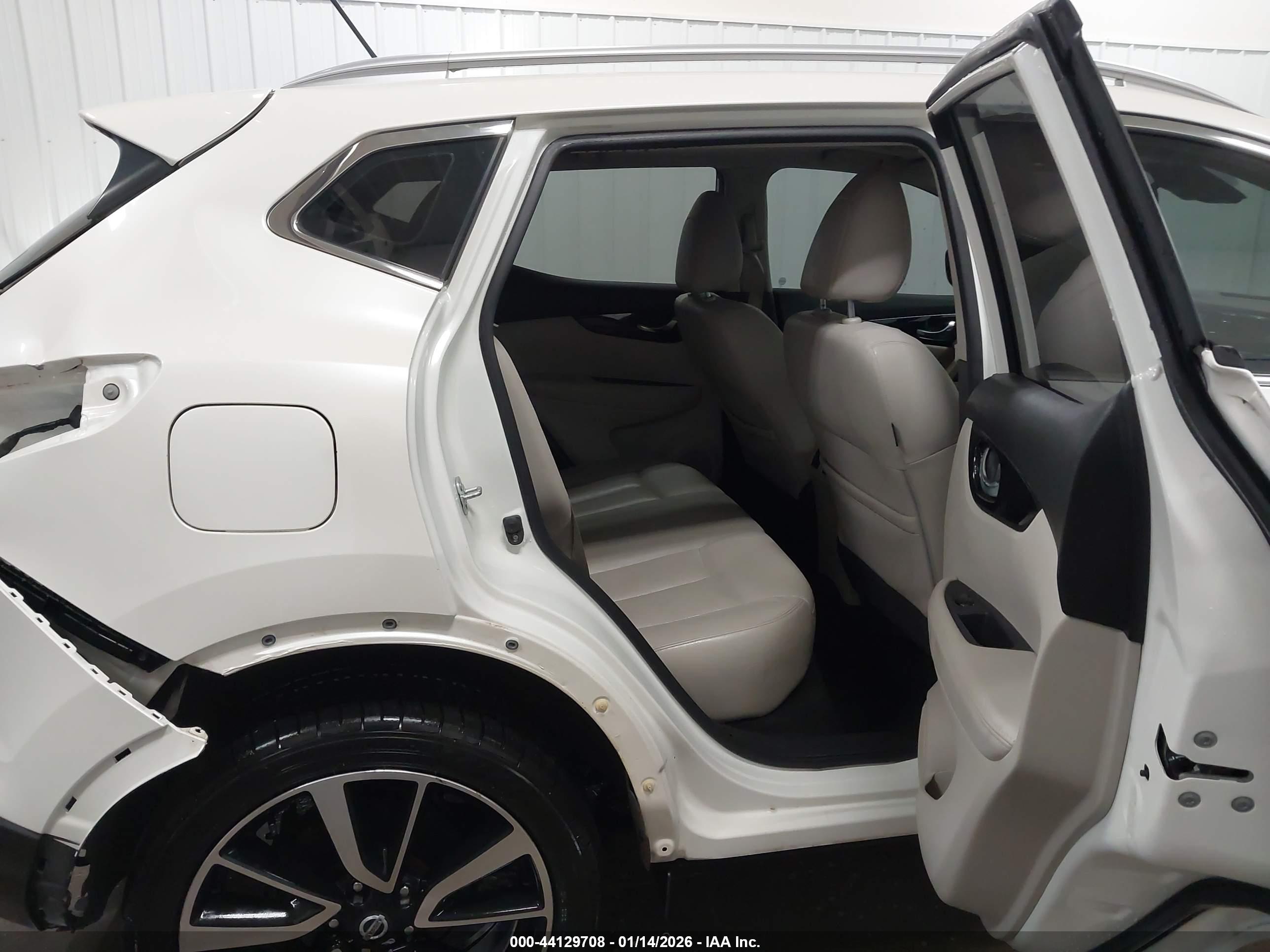 NISSAN ROGUE image 8