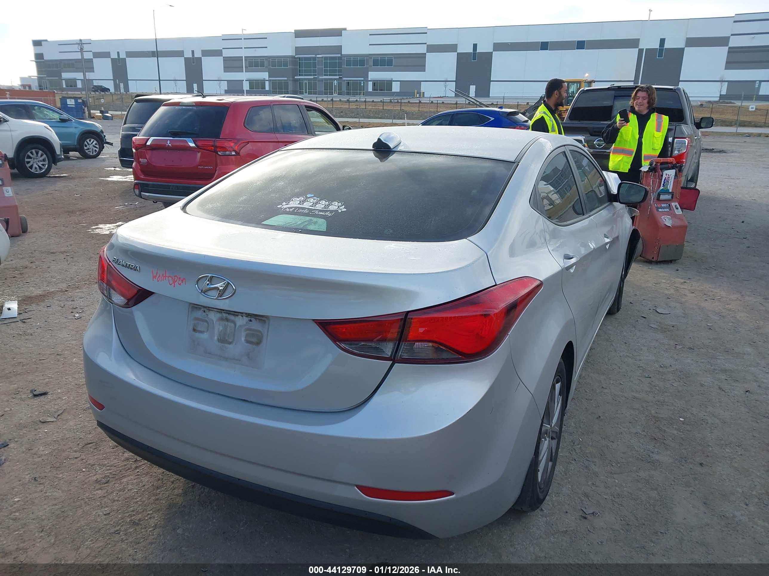 HYUNDAI ELANTRA image 4