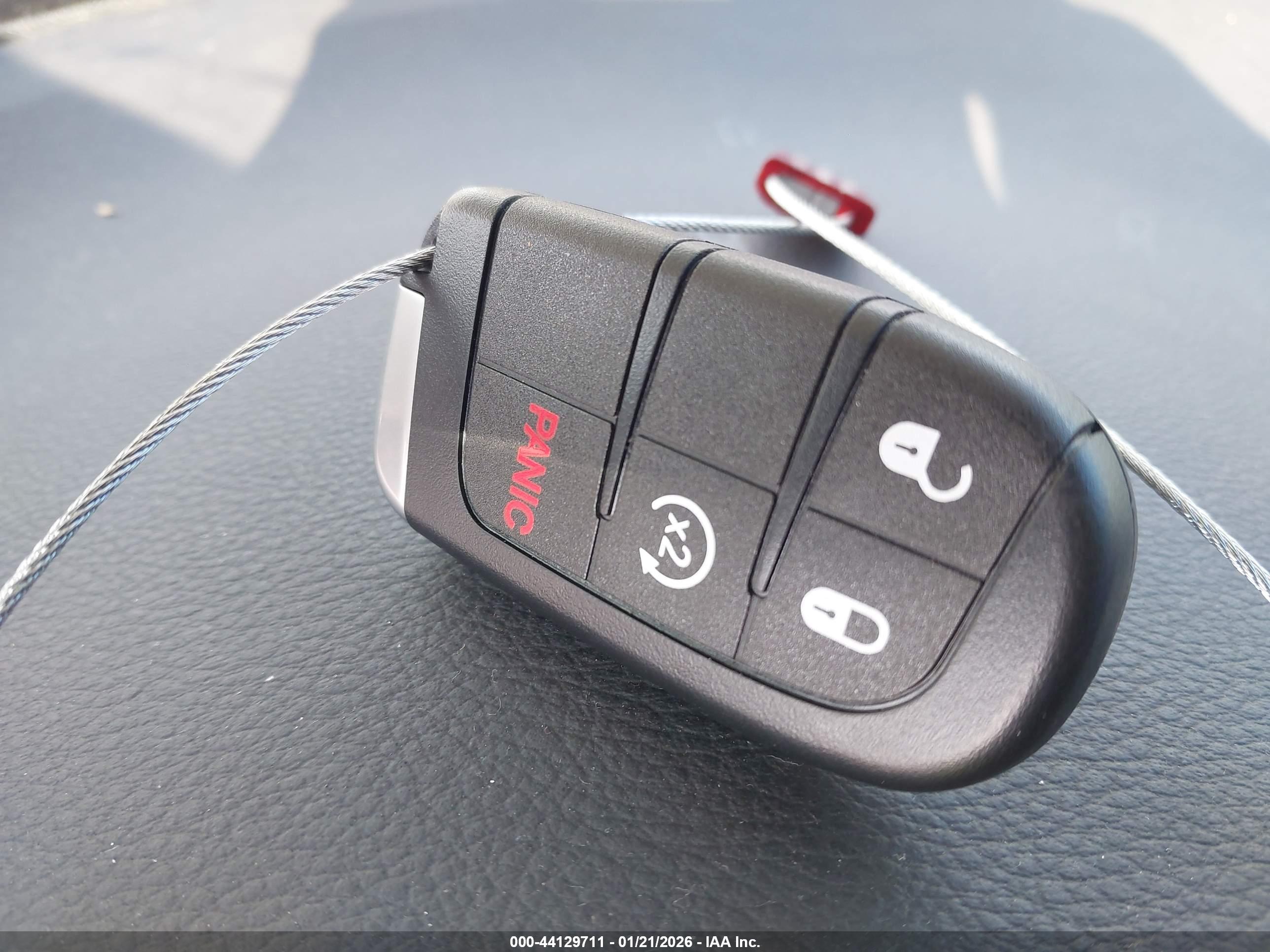 CHRYSLER 200 image 11
