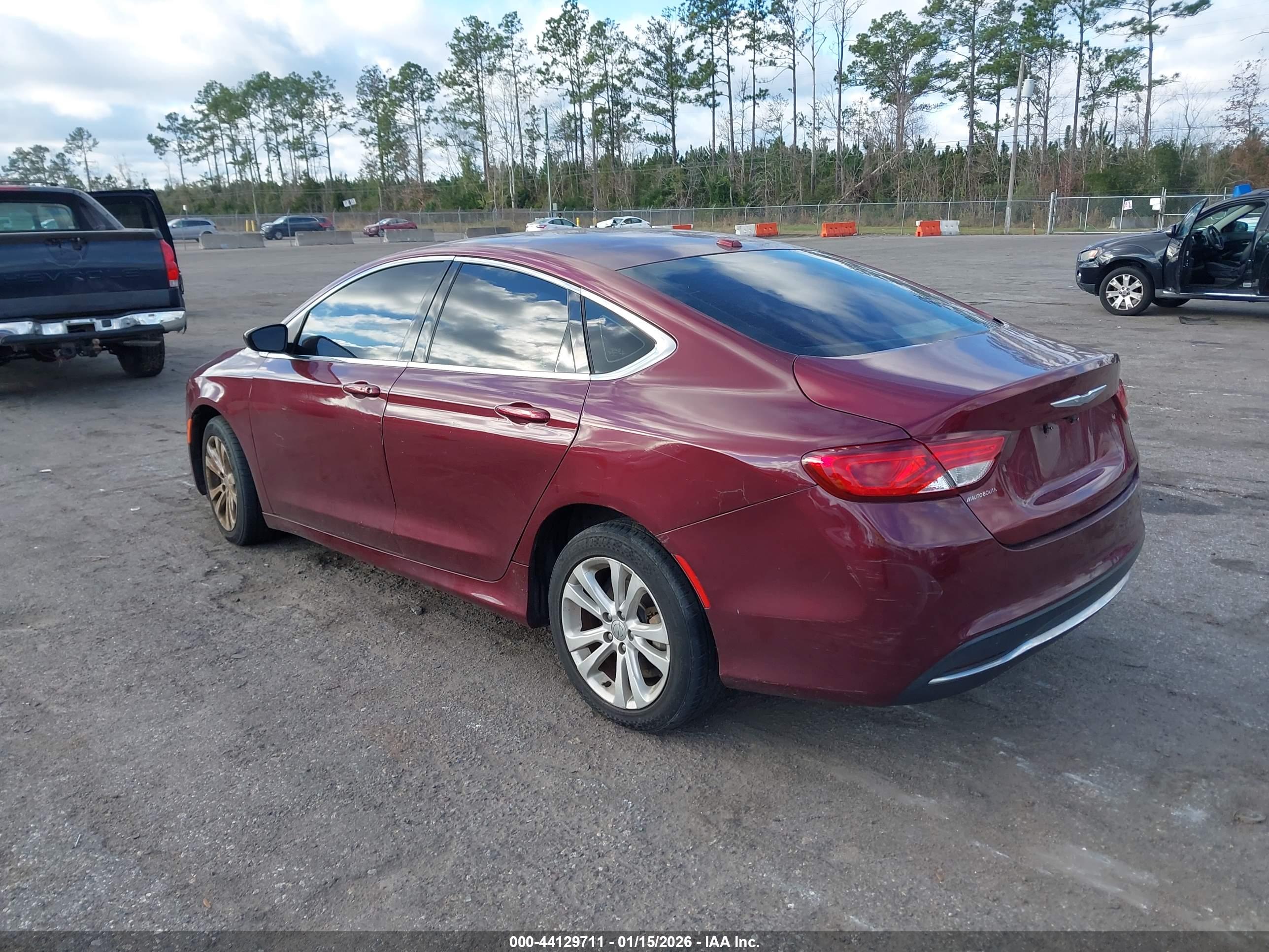 CHRYSLER 200 image 3
