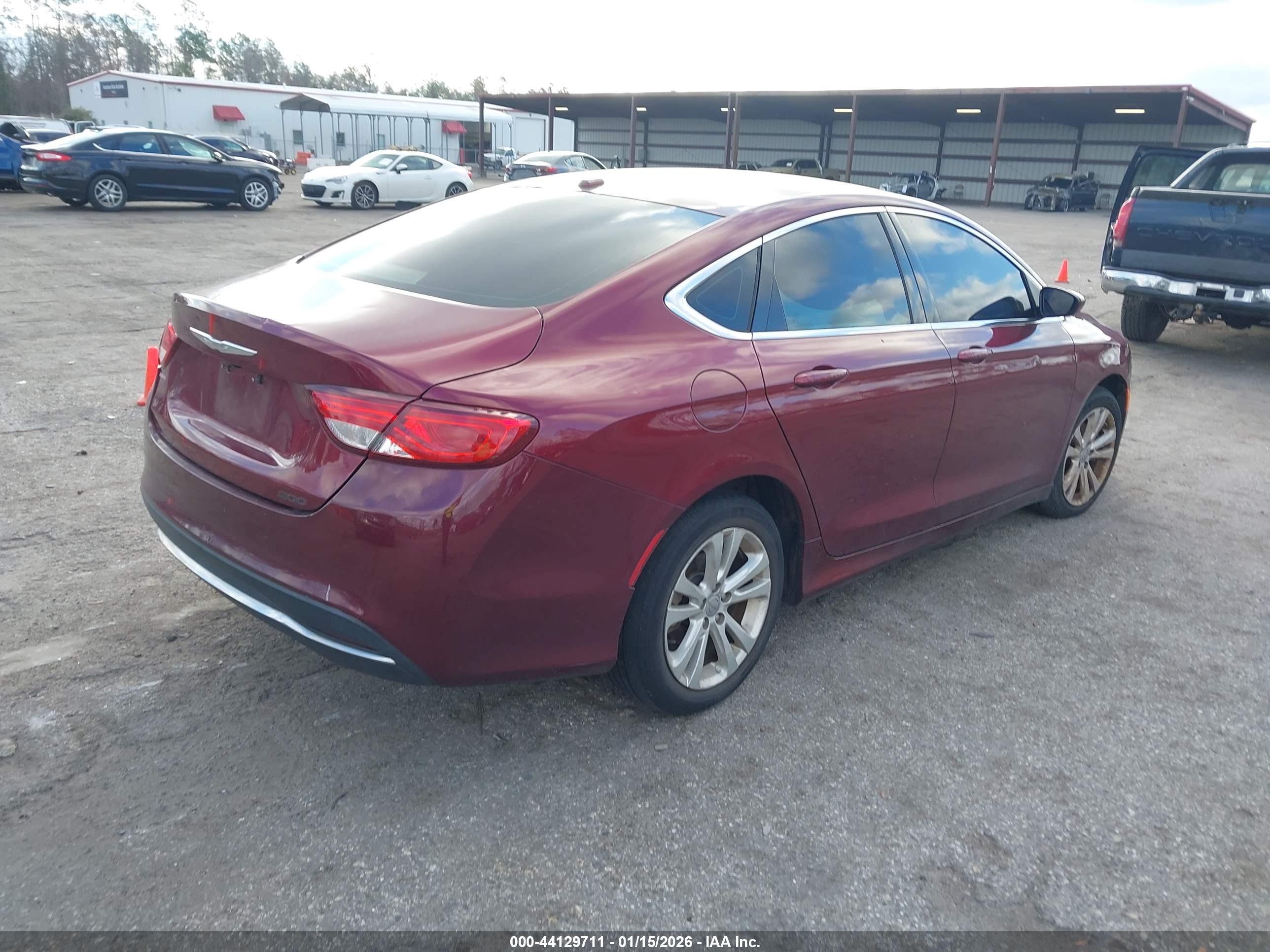 CHRYSLER 200 image 4