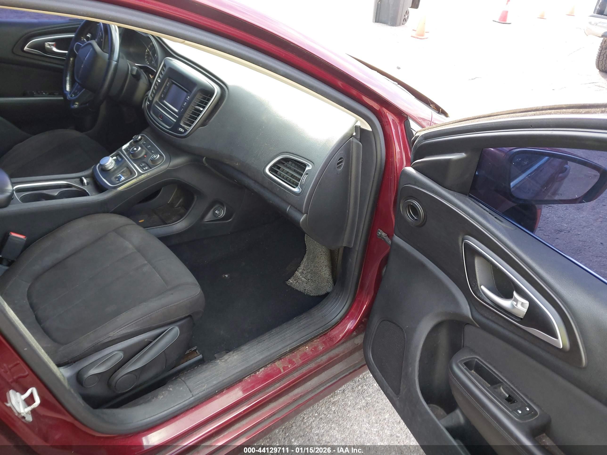 CHRYSLER 200 image 5
