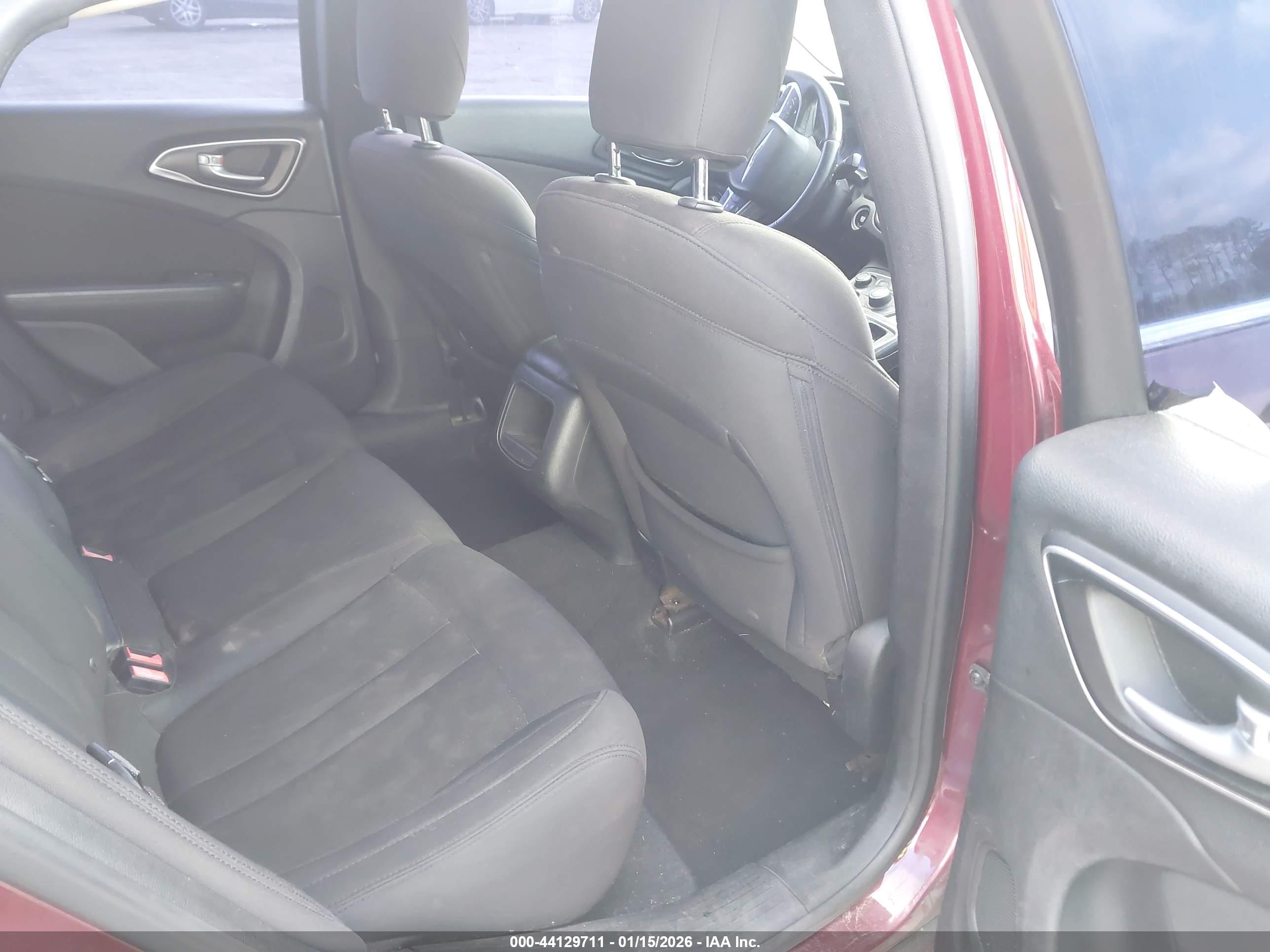 CHRYSLER 200 image 8
