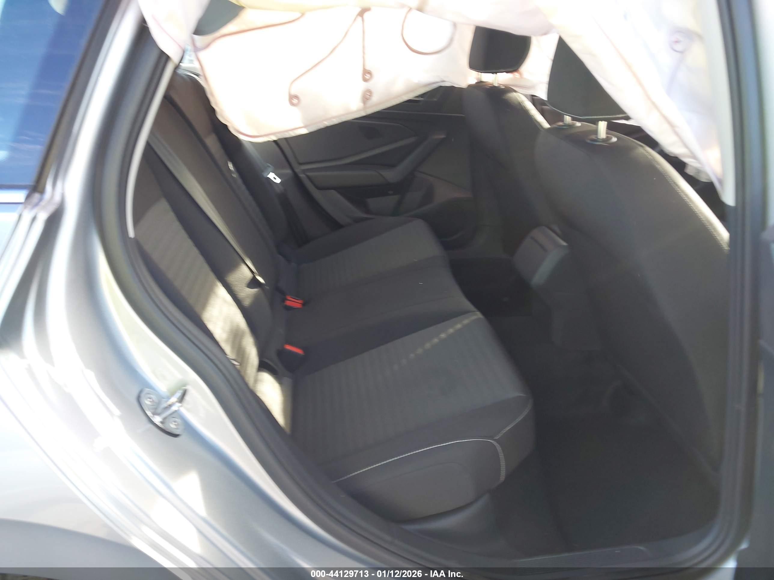 VOLKSWAGEN JETTA image 8