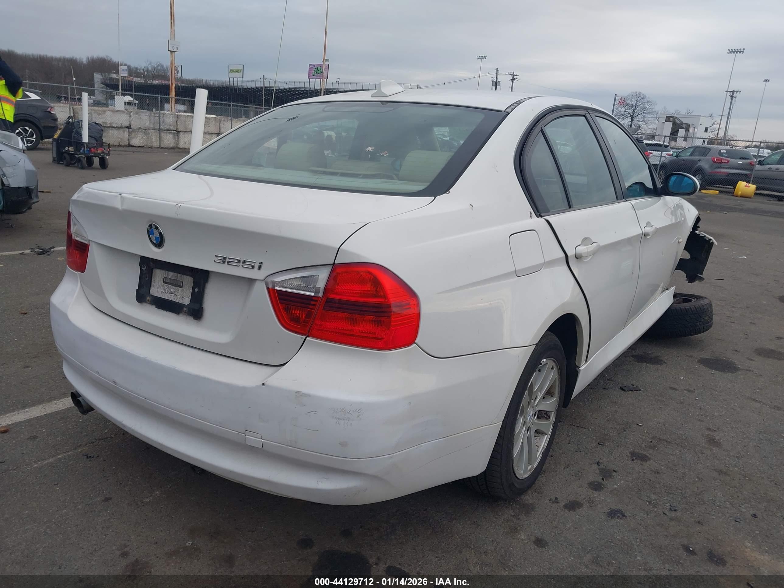 BMW 325I image 4