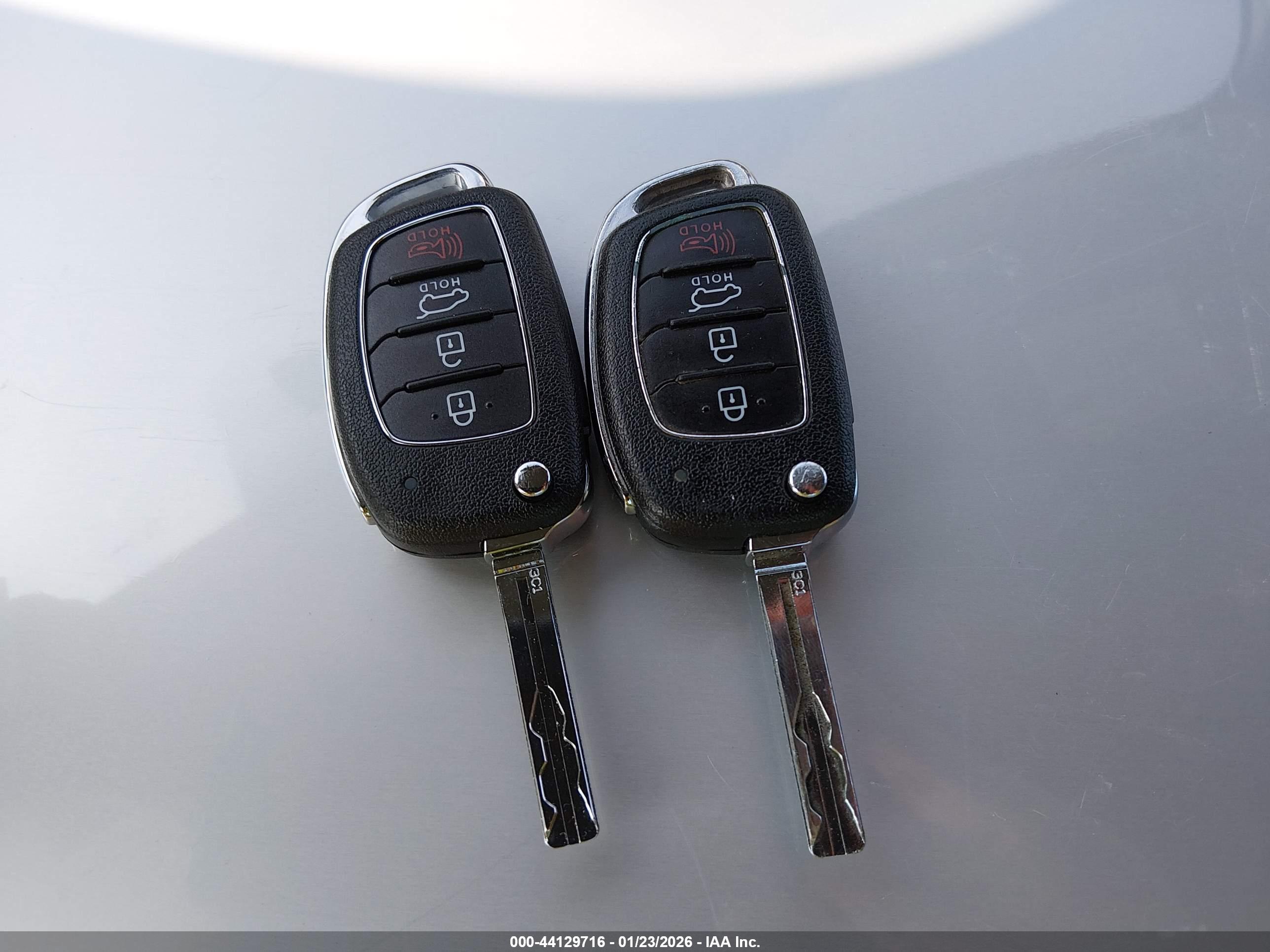 HYUNDAI TUCSON image 11