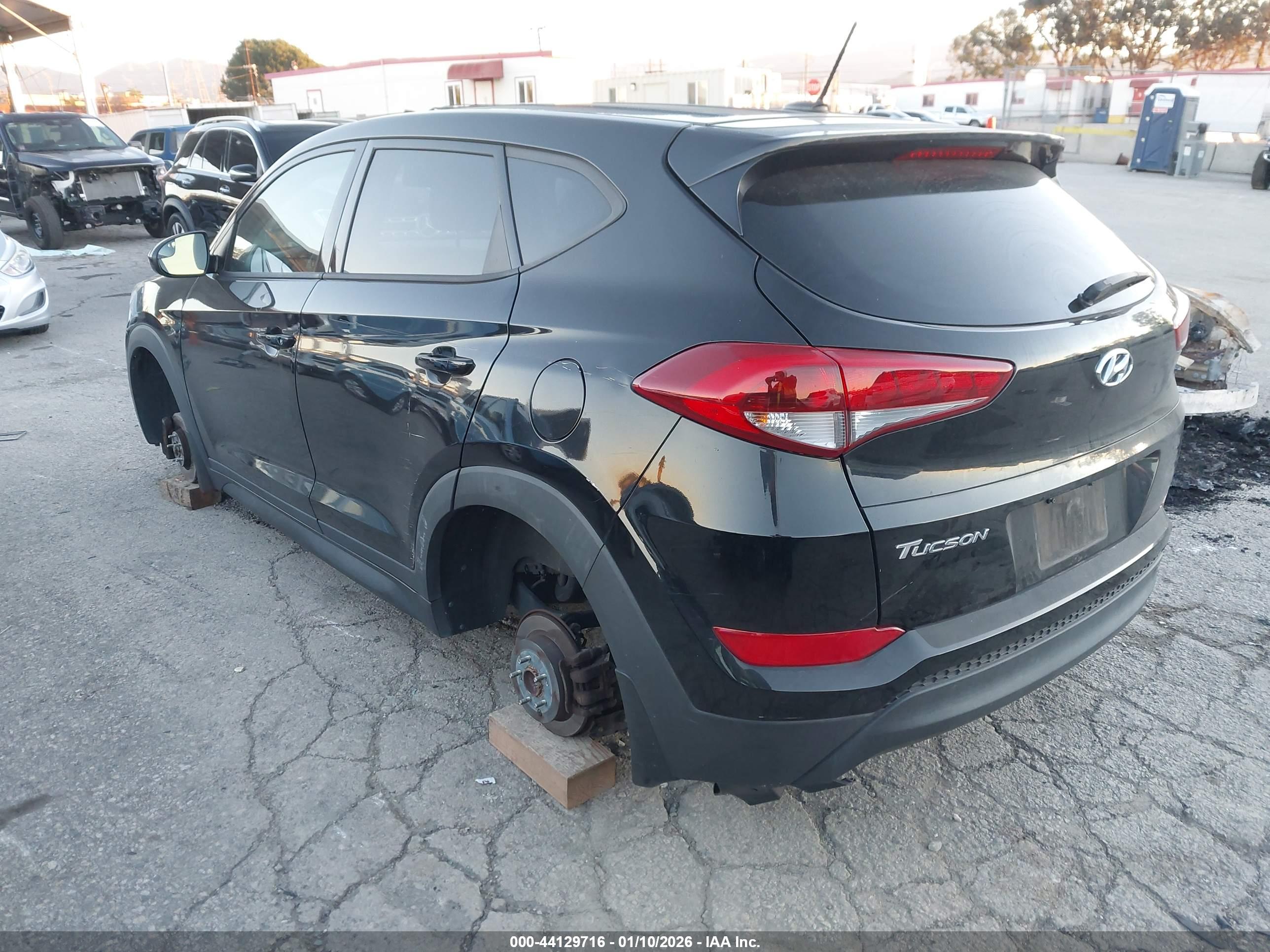 HYUNDAI TUCSON image 3