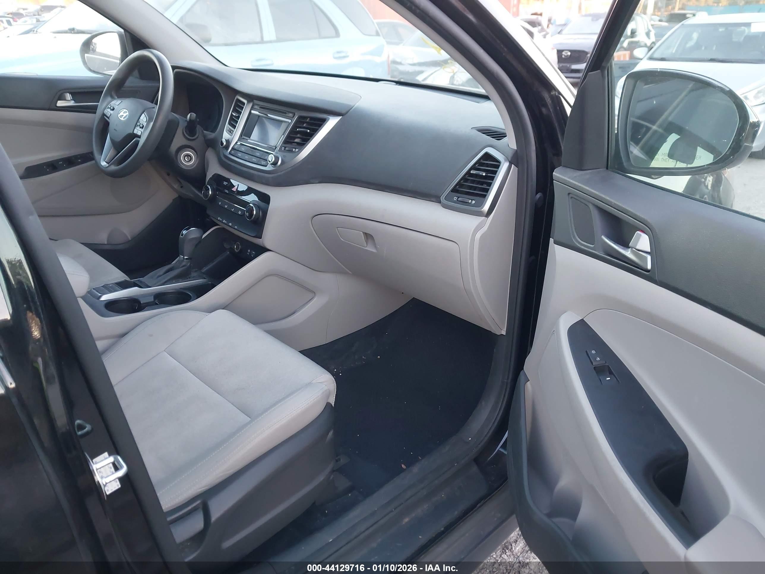HYUNDAI TUCSON image 5