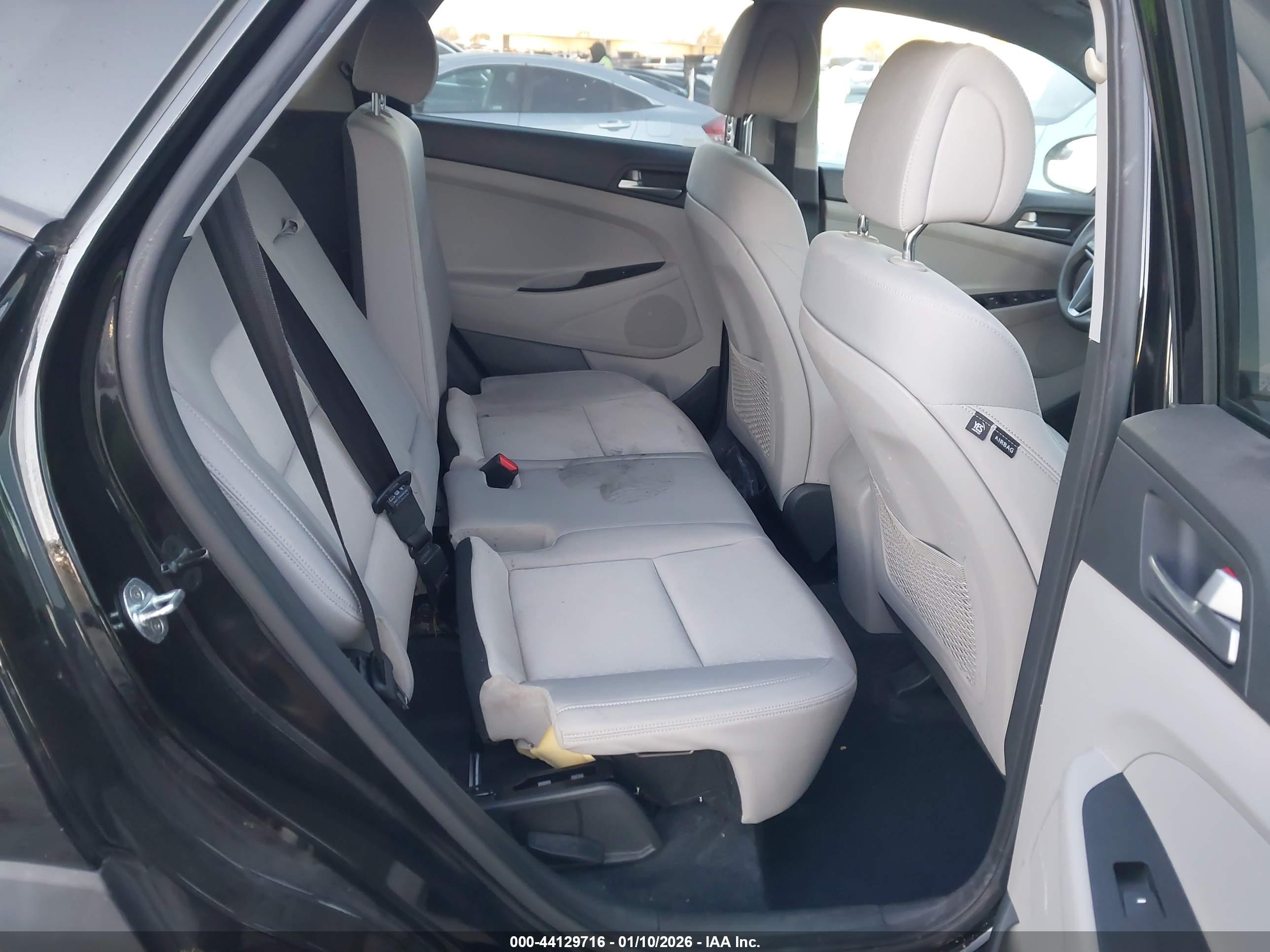 HYUNDAI TUCSON image 8