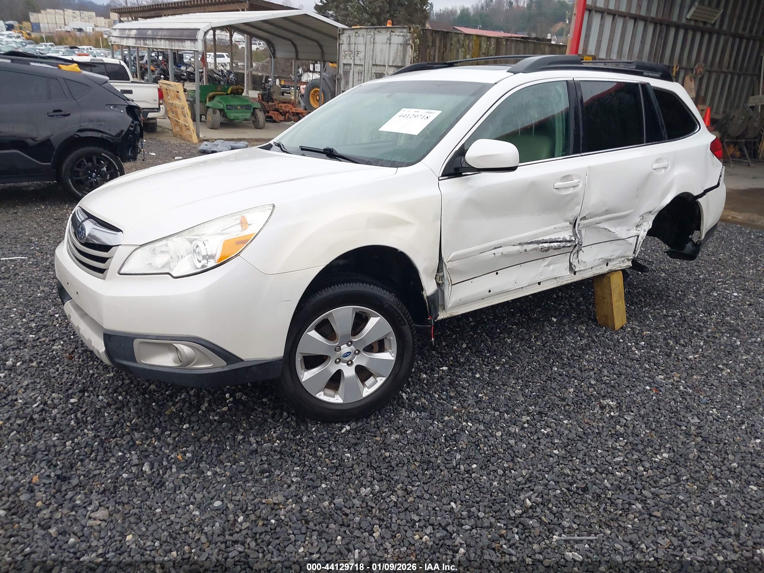 SUBARU OUTBACK image 2