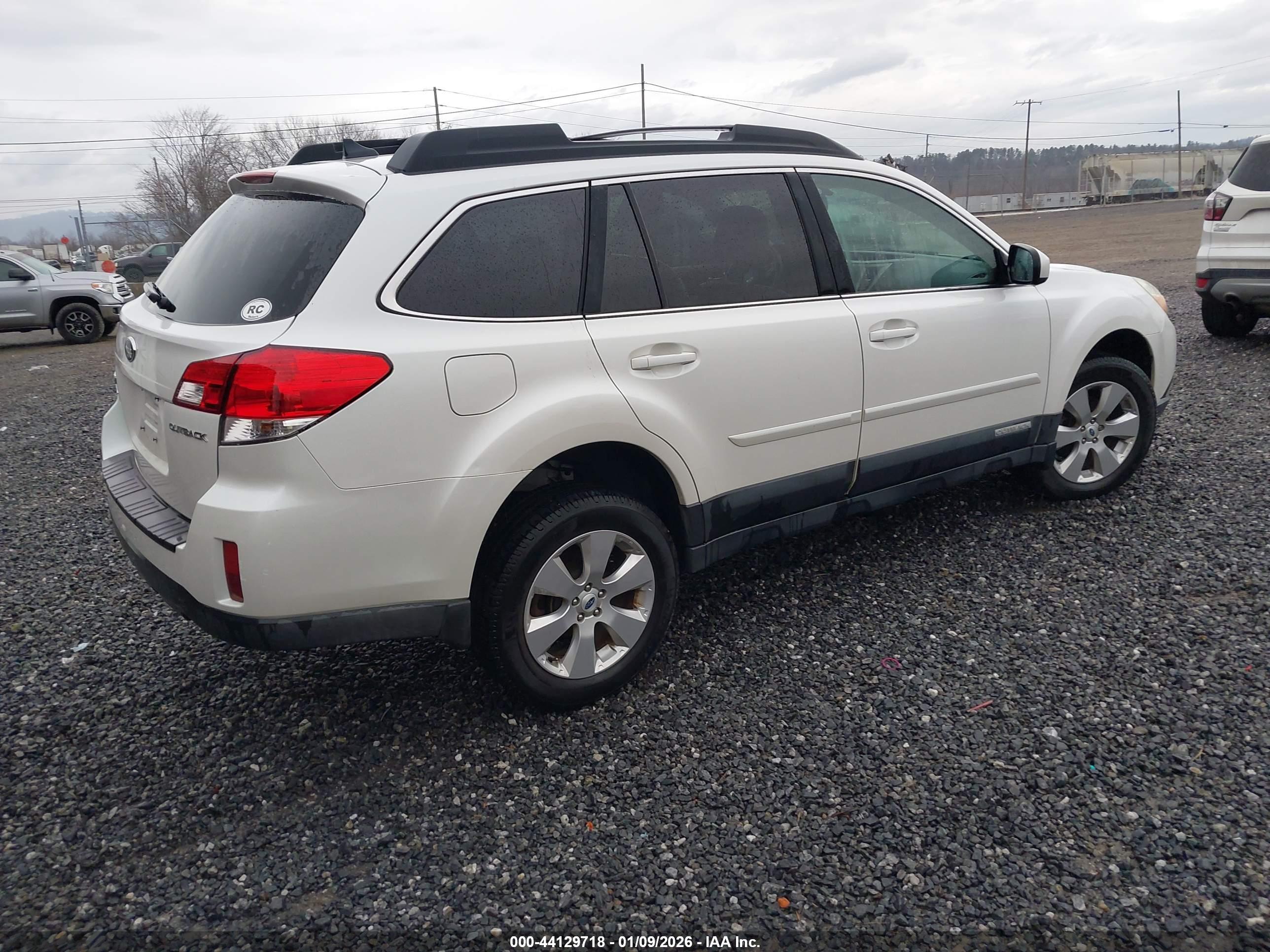 SUBARU OUTBACK image 4