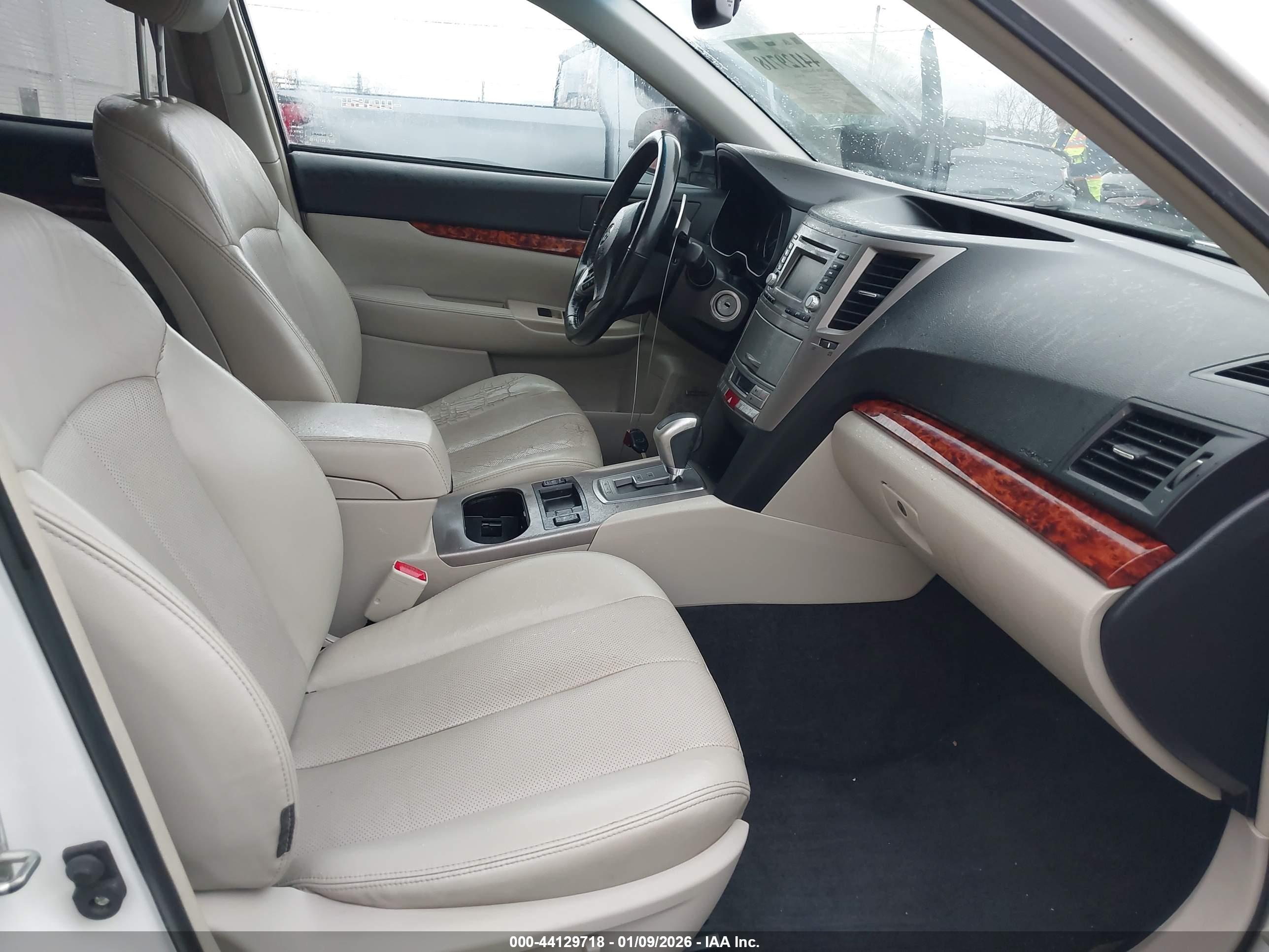 SUBARU OUTBACK image 5