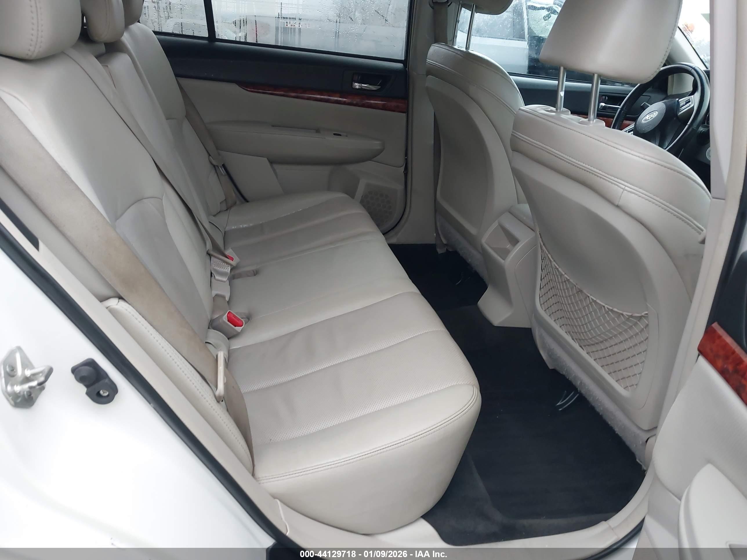 SUBARU OUTBACK image 8