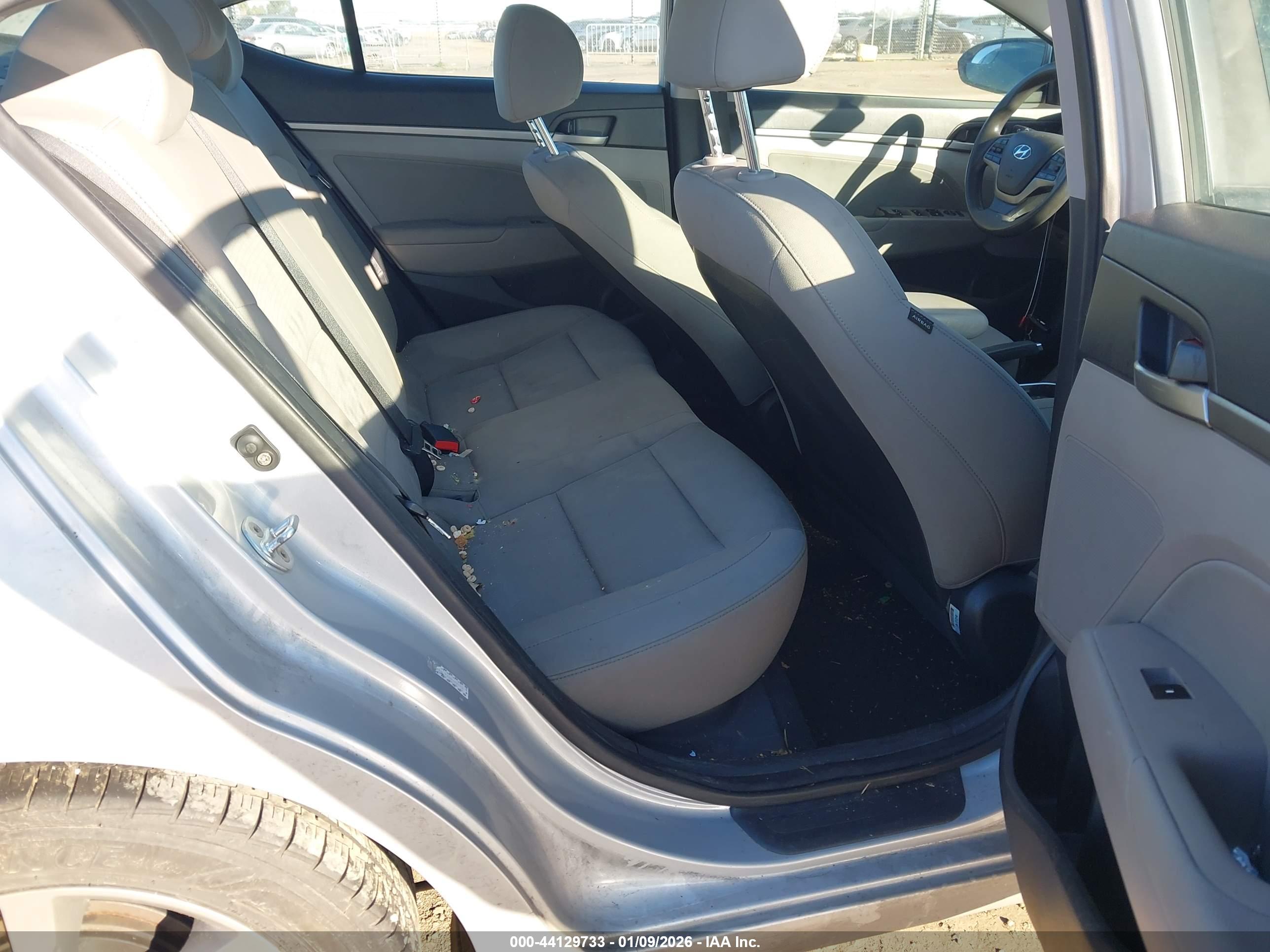 HYUNDAI ELANTRA image 8