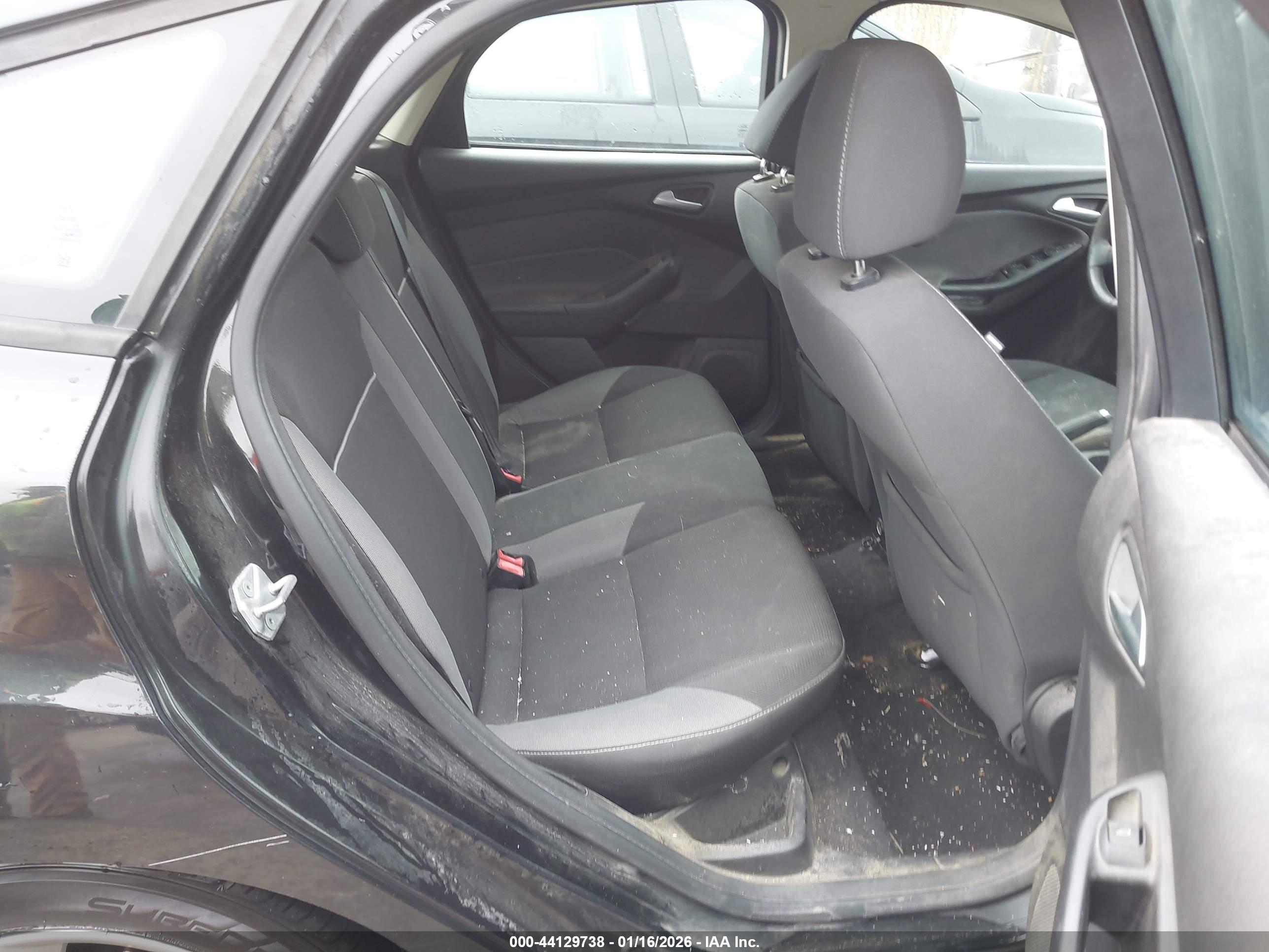 FORD FOCUS image 8