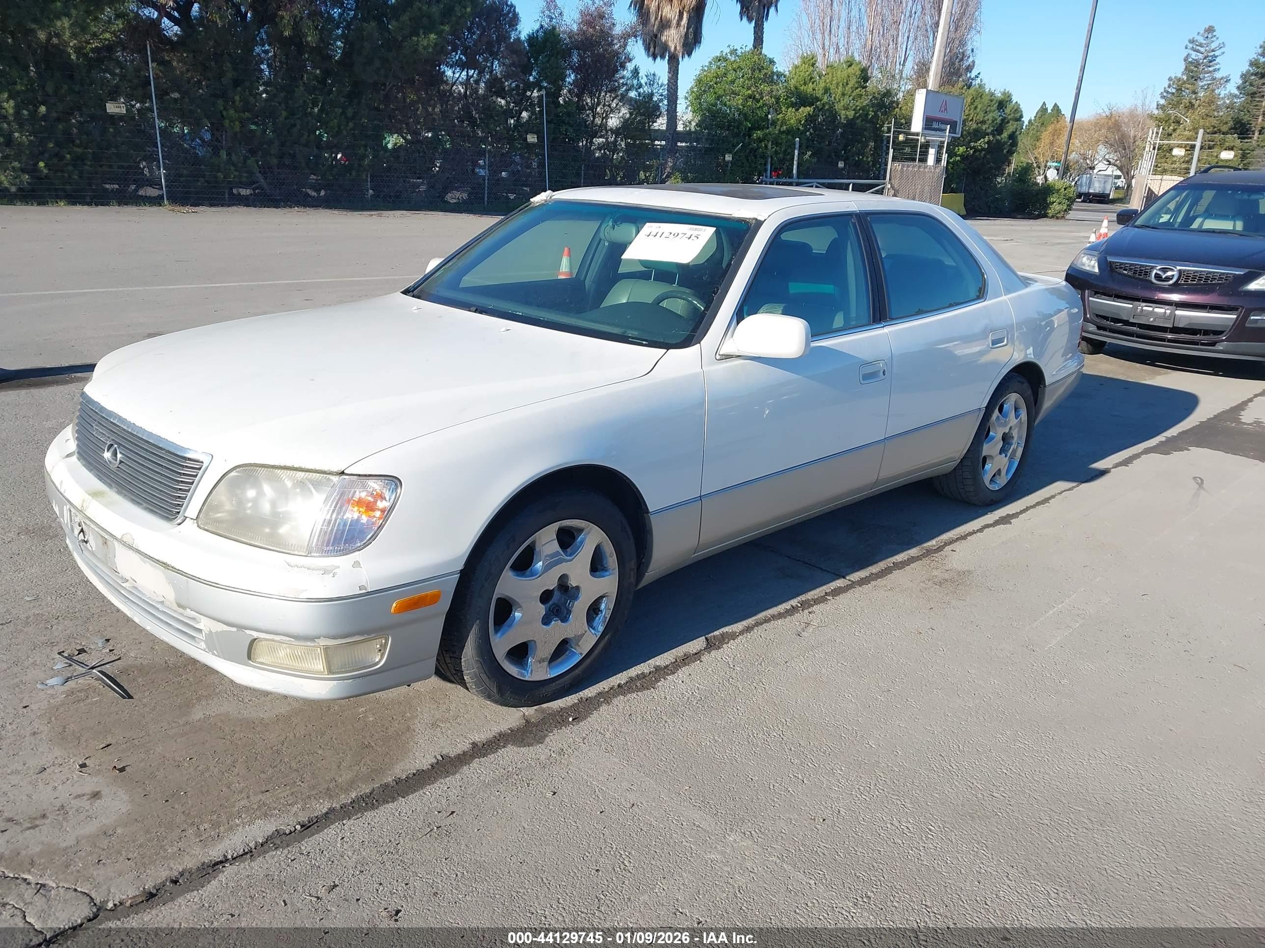 LEXUS LS image 2