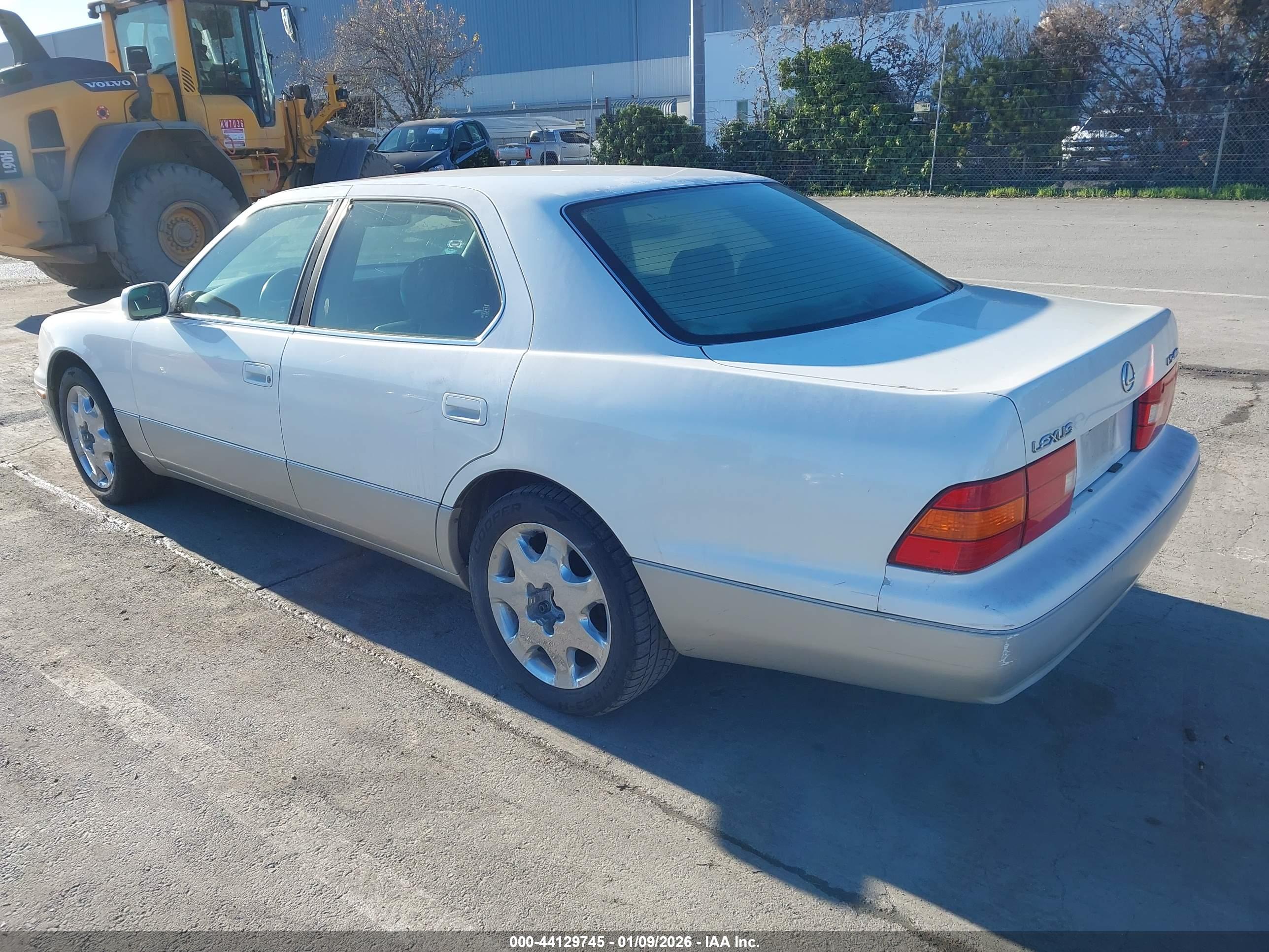 LEXUS LS image 3