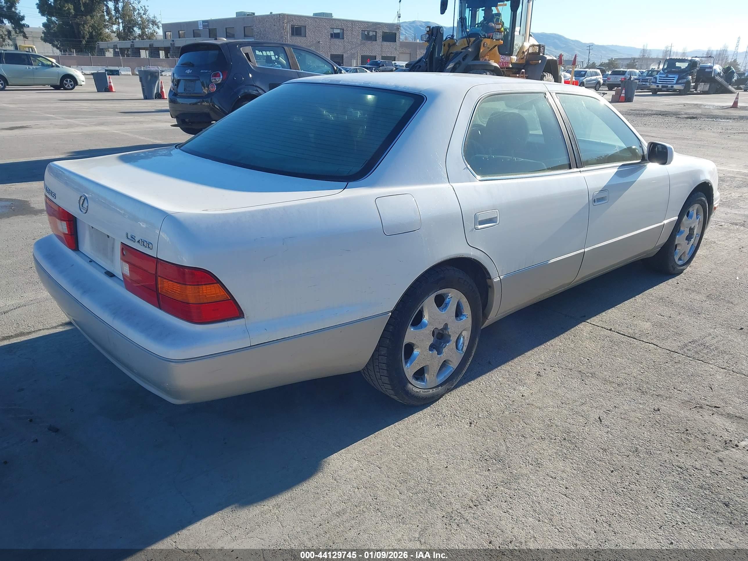 LEXUS LS image 4