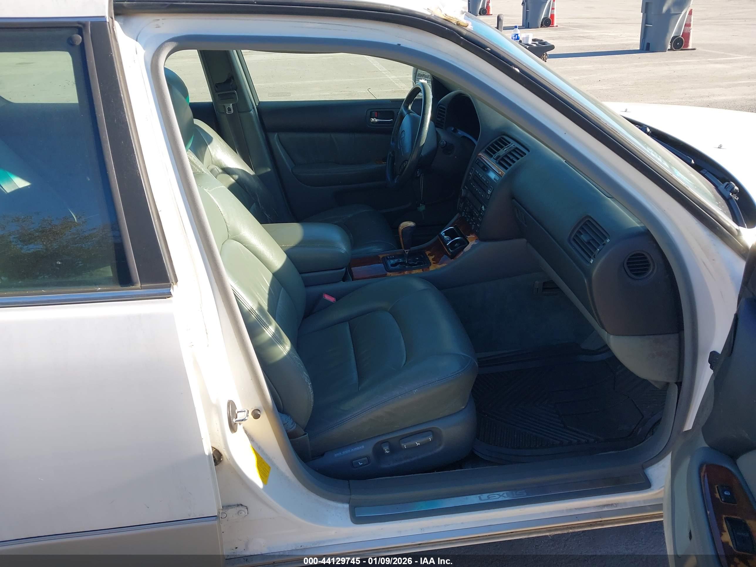 LEXUS LS image 5