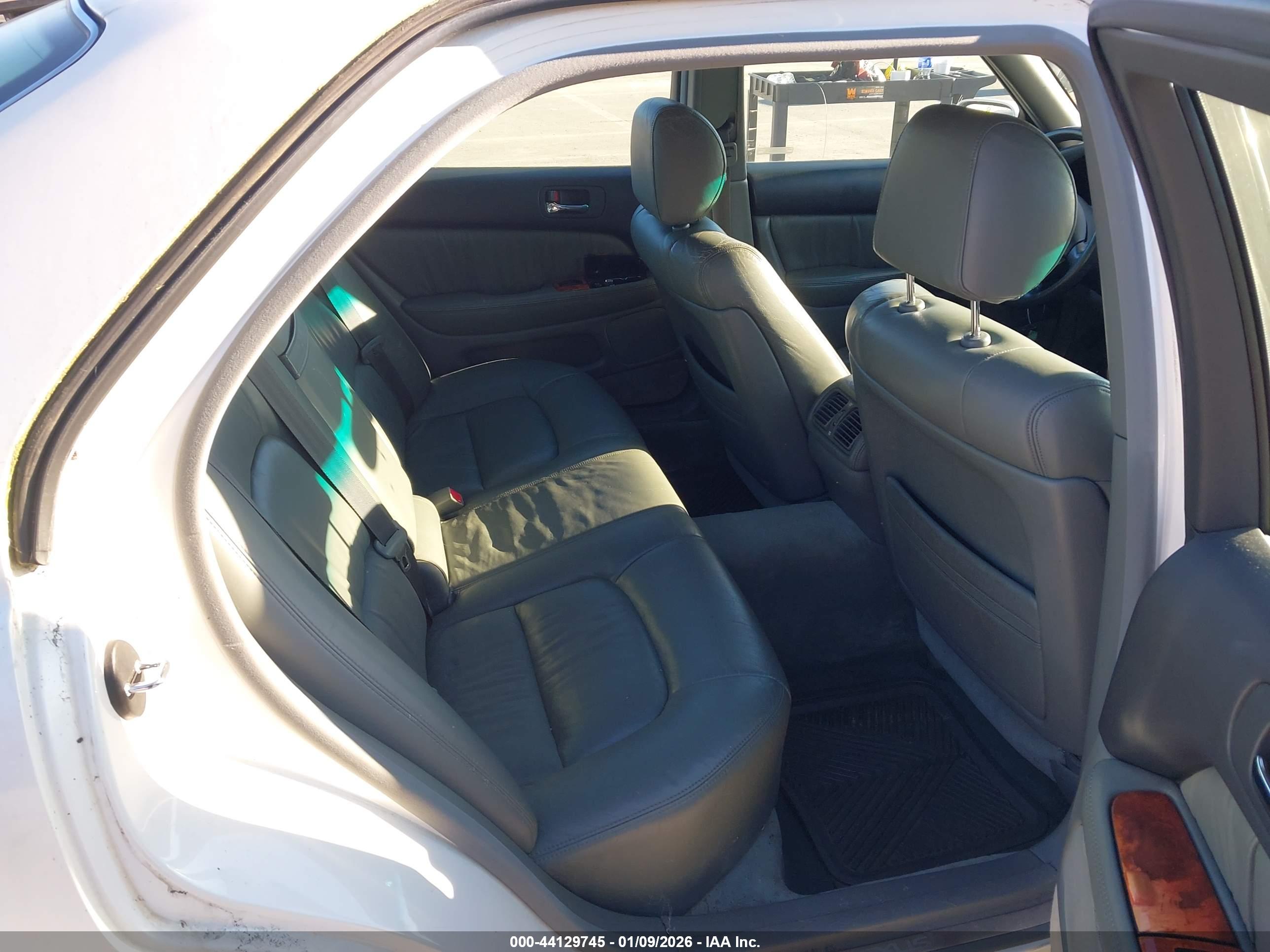 LEXUS LS image 8