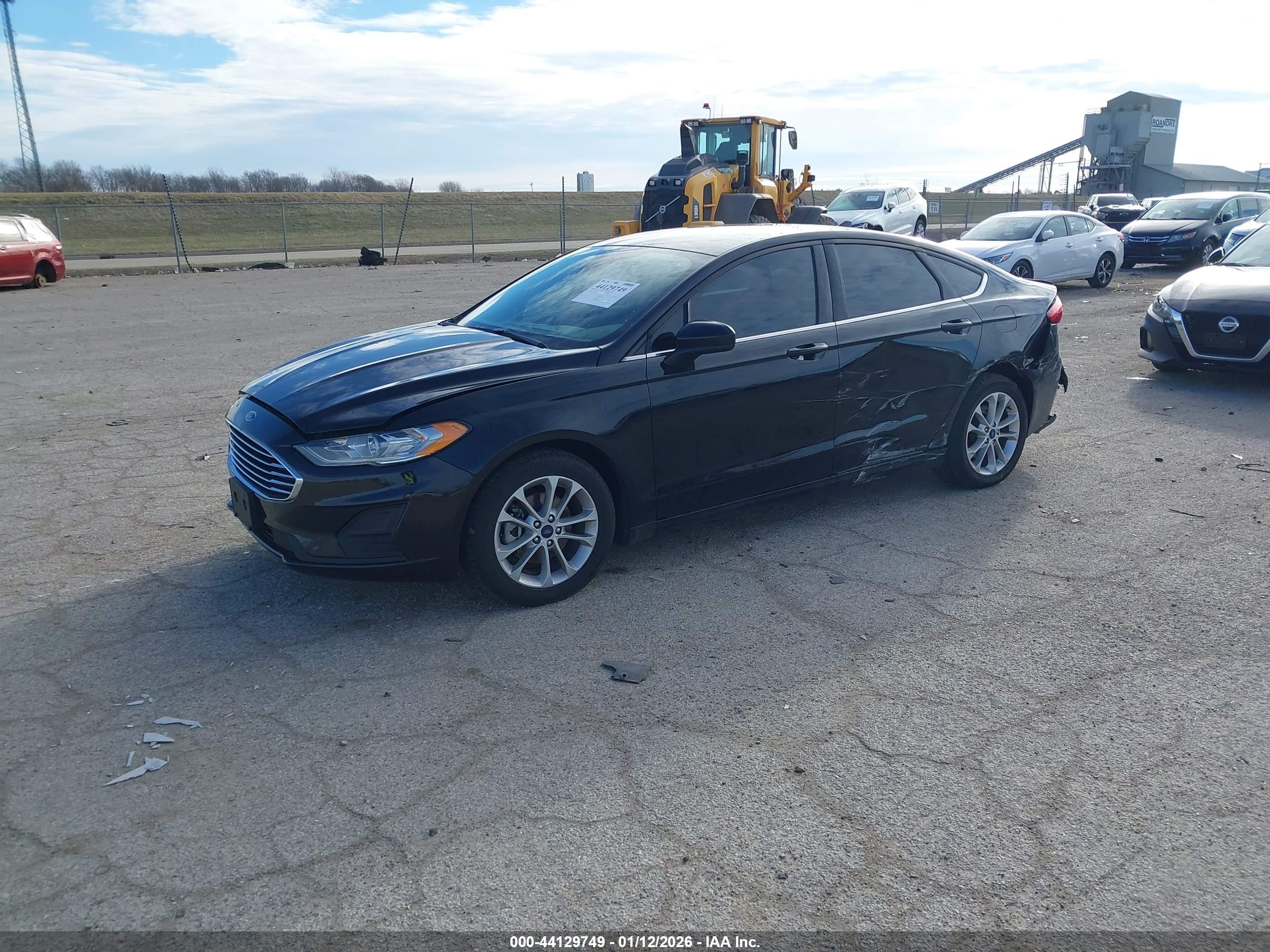 FORD FUSION image 2