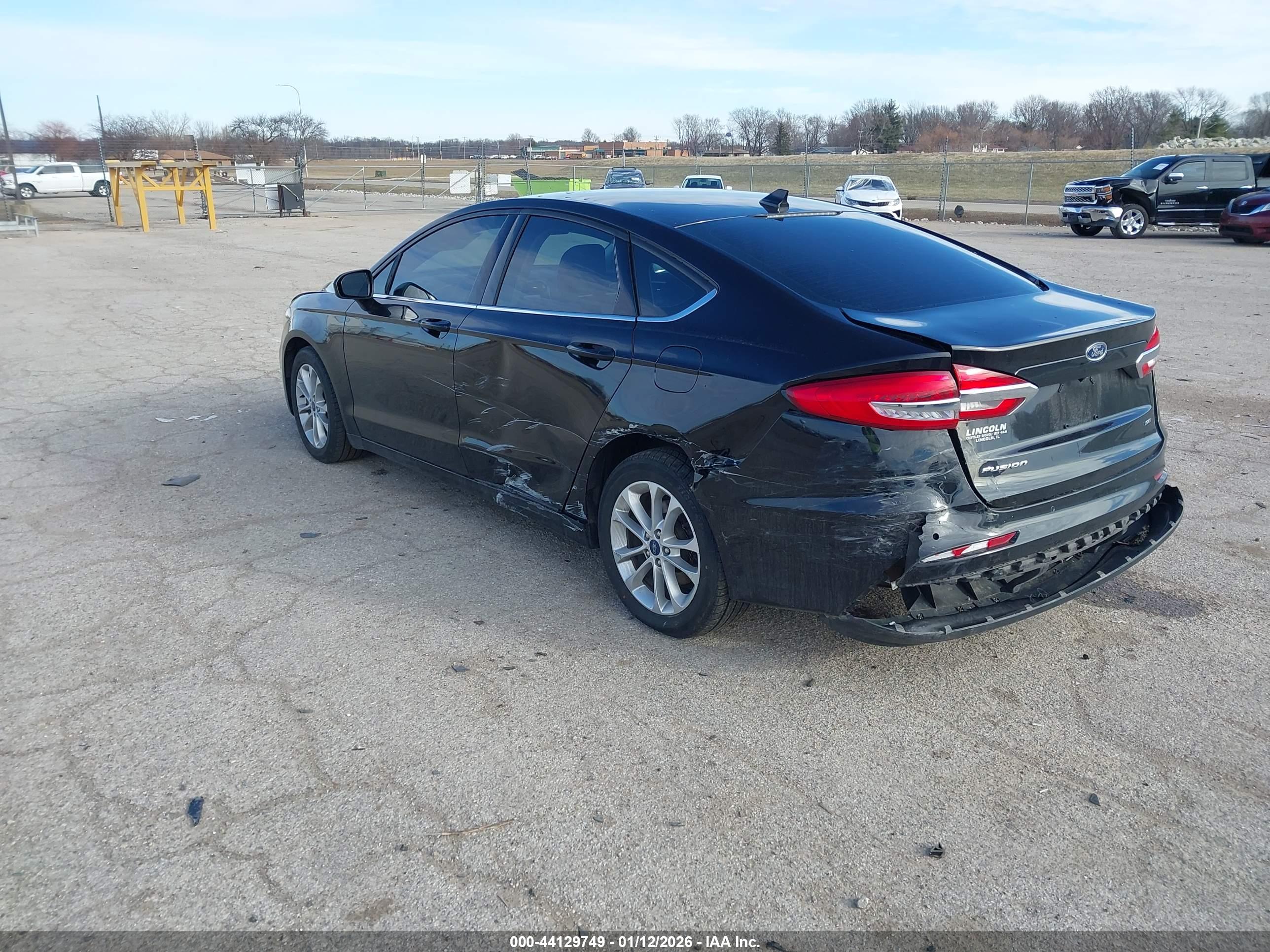 FORD FUSION image 3
